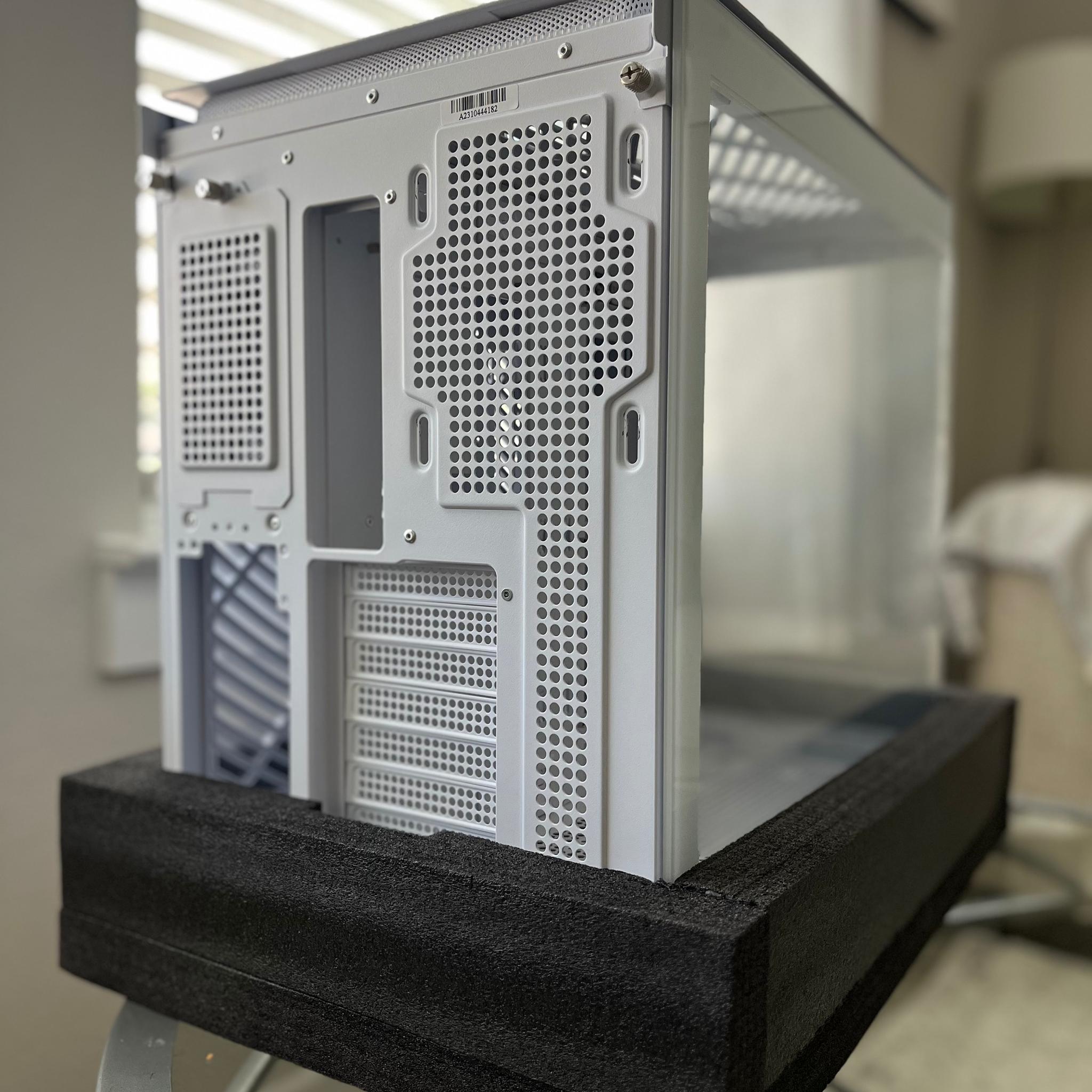 **SUMMER SALE** MONTECH KING 95 DUAL-CHAMBER ATX MID-TOWER PC CASE (WHITE) GREAT CONDITION