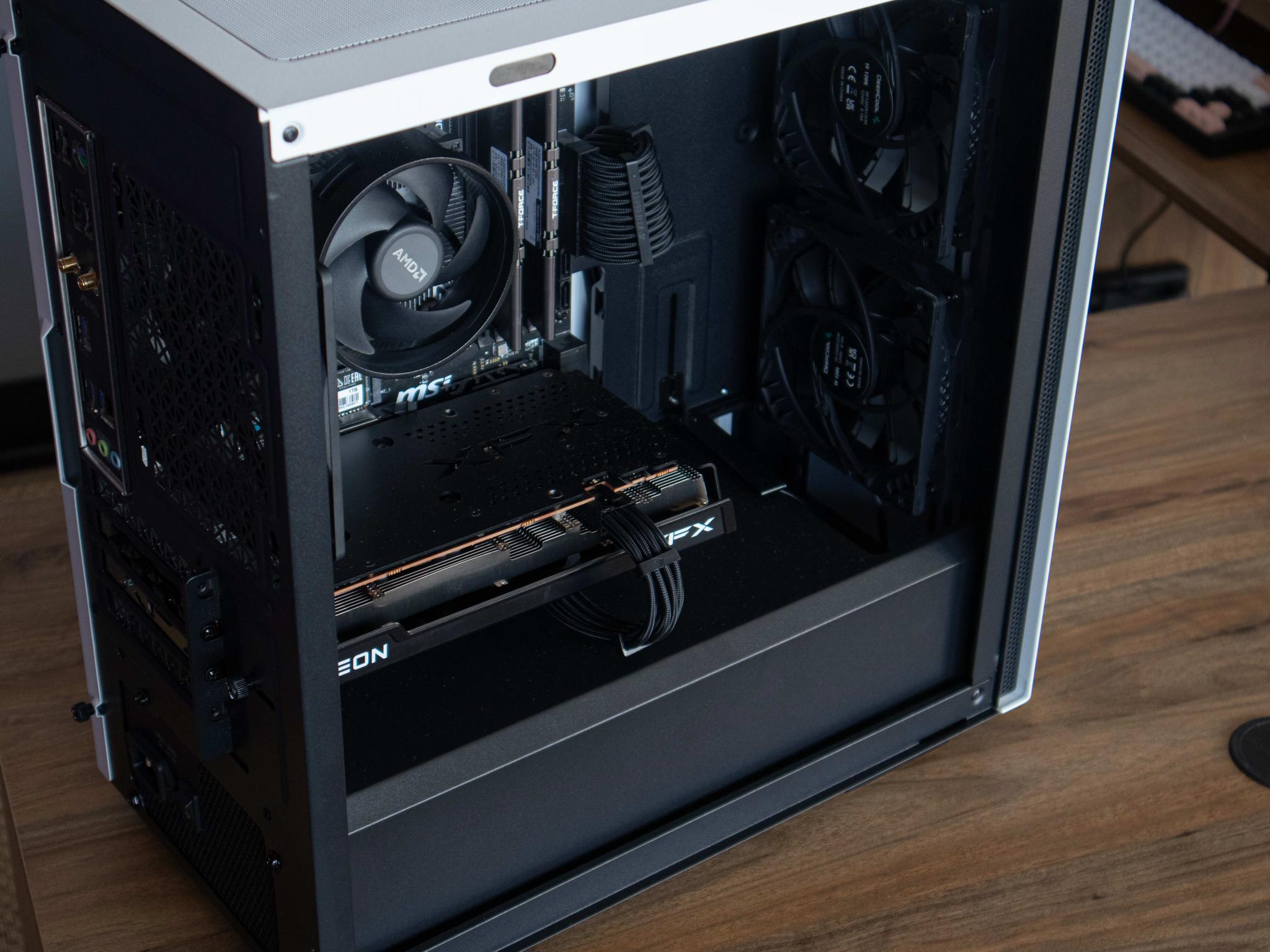 Ryzen 5 4500 / RX 6600XT Mid Range PC Build
