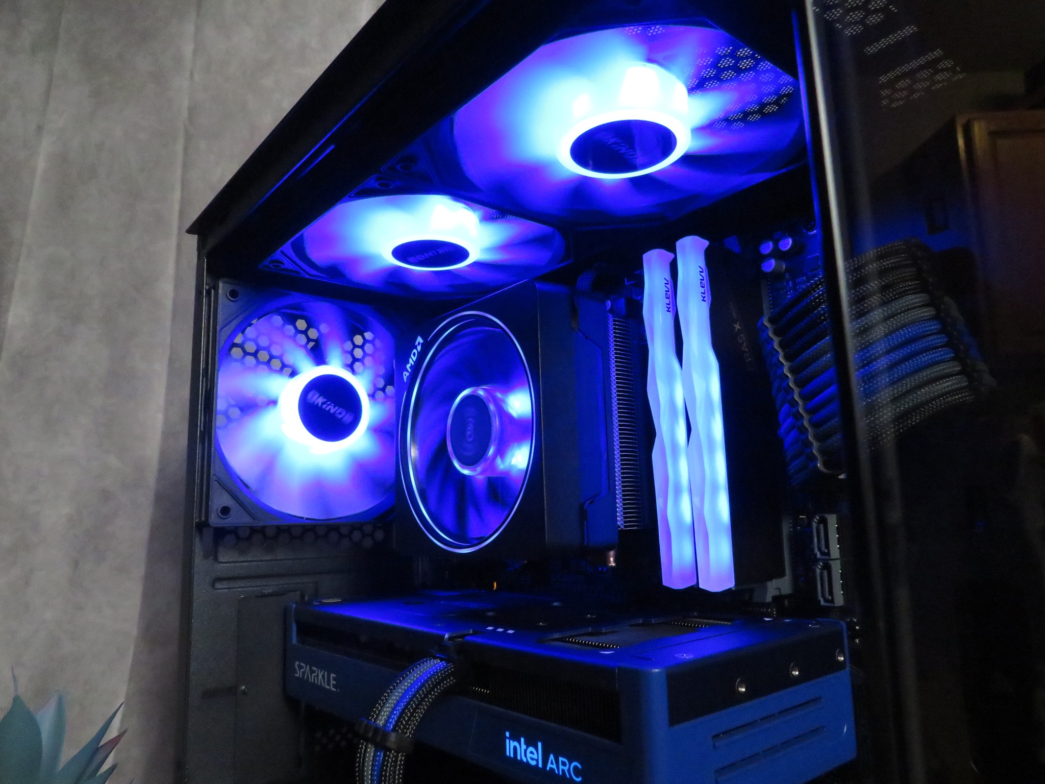 Intel Arc Gaming: Ryzen 5 3600X + Sparkle Arc B570 + 16 GB DDR4 + 1 TB NVME