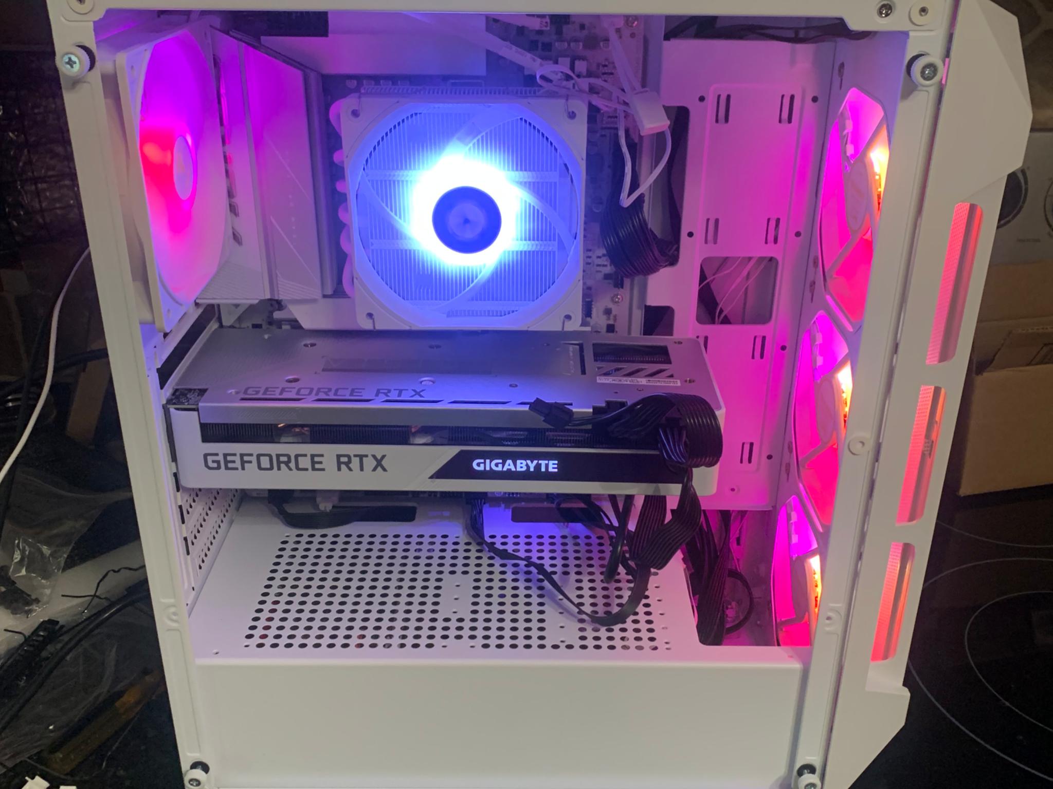 White aura gaming 9600X and RTX 3070