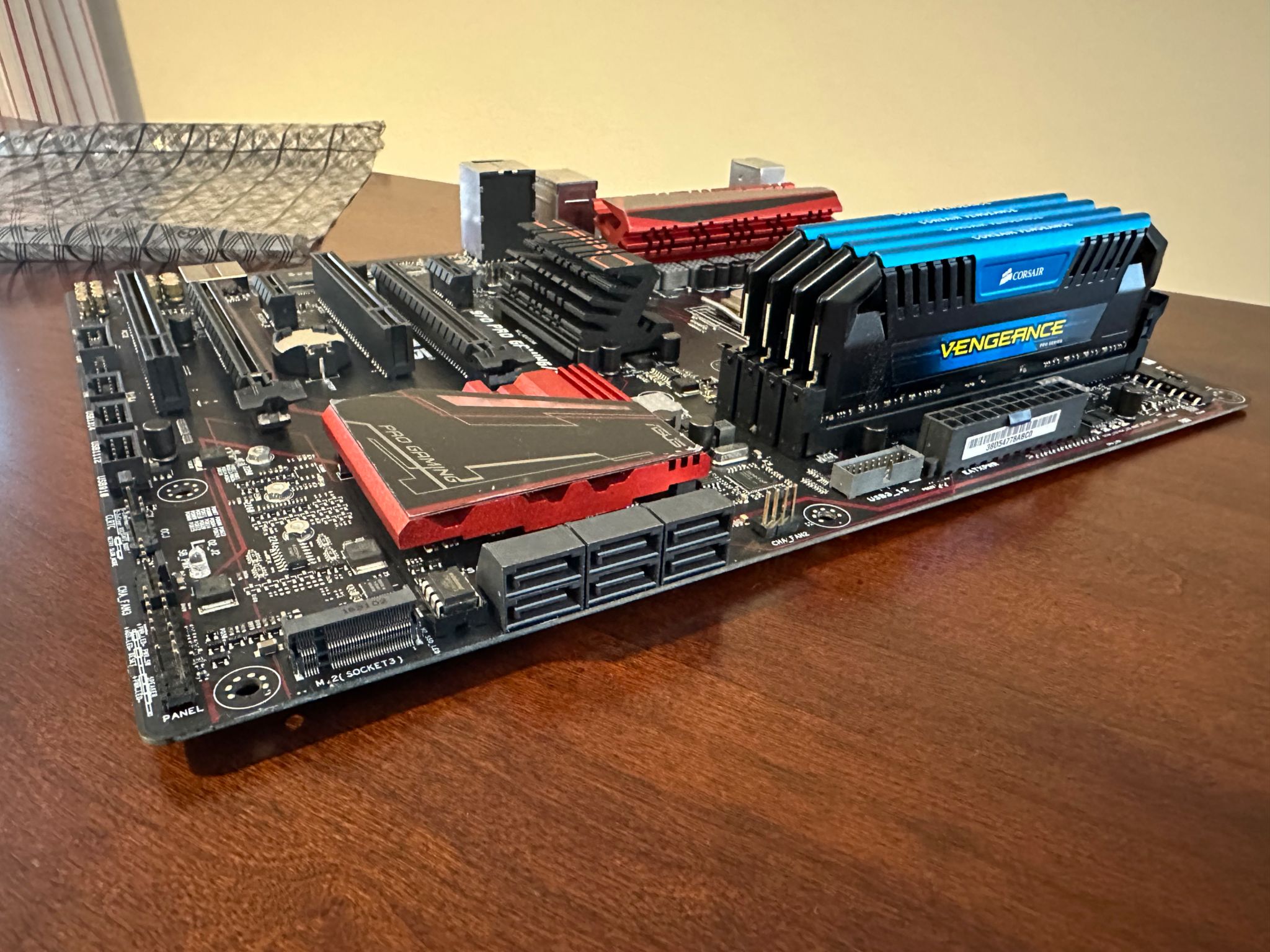 ASUS 970 PRO GAMING/AURA AM3+ w/ AMD FX8320 and Corsair Vengeance 16GB DDR3