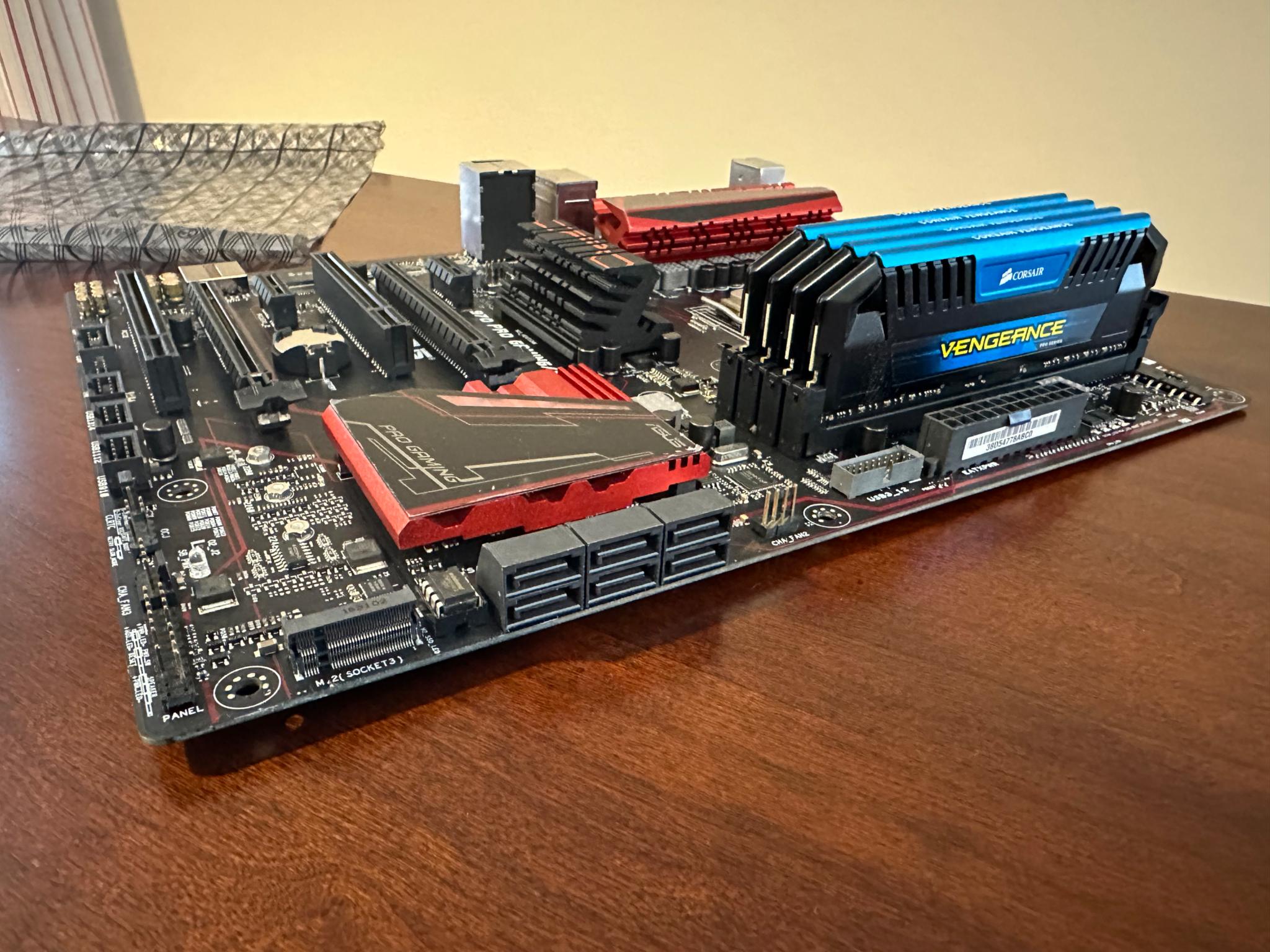 ASUS 970 PRO GAMING/AURA AM3+ w/ AMD FX8320 and Corsair Vengeance 16GB DDR3