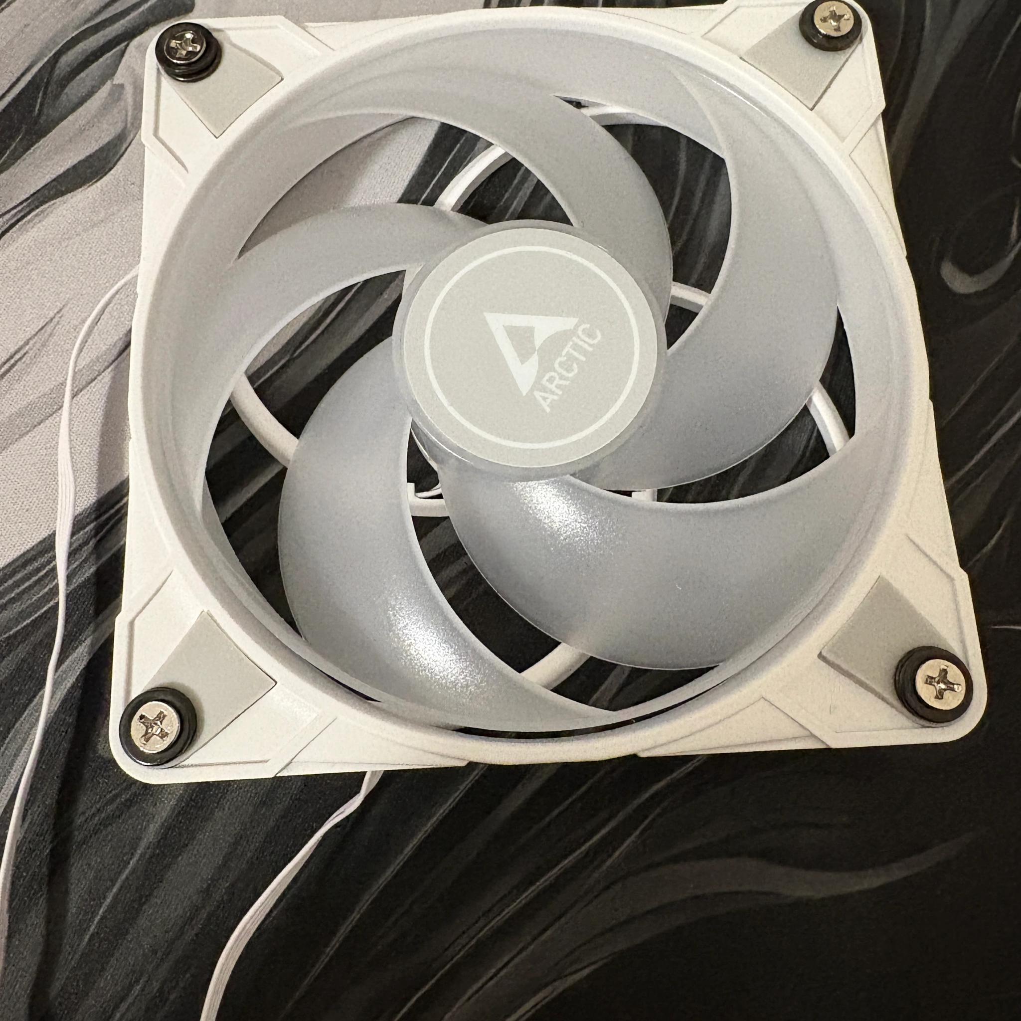 Arctic Liquid Freezer 3 - 360 A-RGB - White + 4 Arctic White RGB Fans
