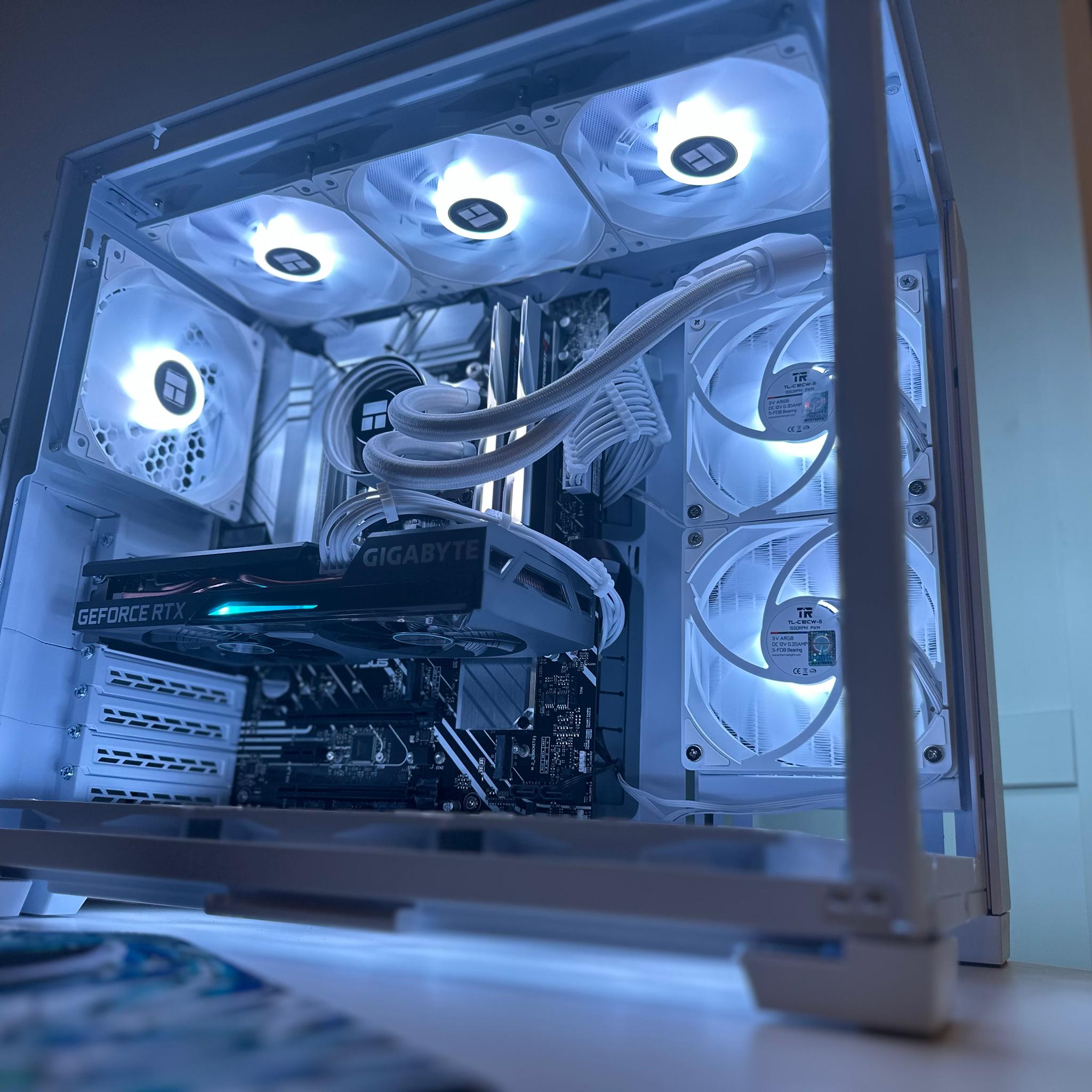 ❄️Icebox❄️ RTX 3060 | i3 13100 | 32GB DDR5
