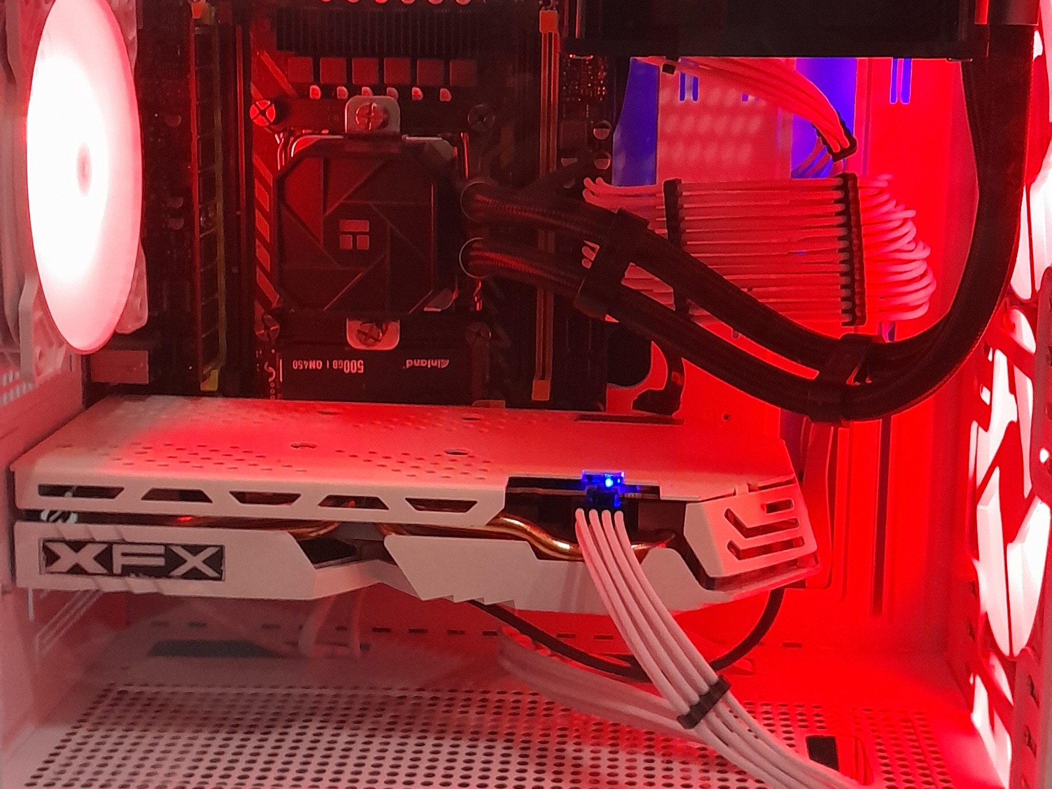 GLACIER PHANTOM WHITE GAMING PC 1080P HIGH SETTINGS