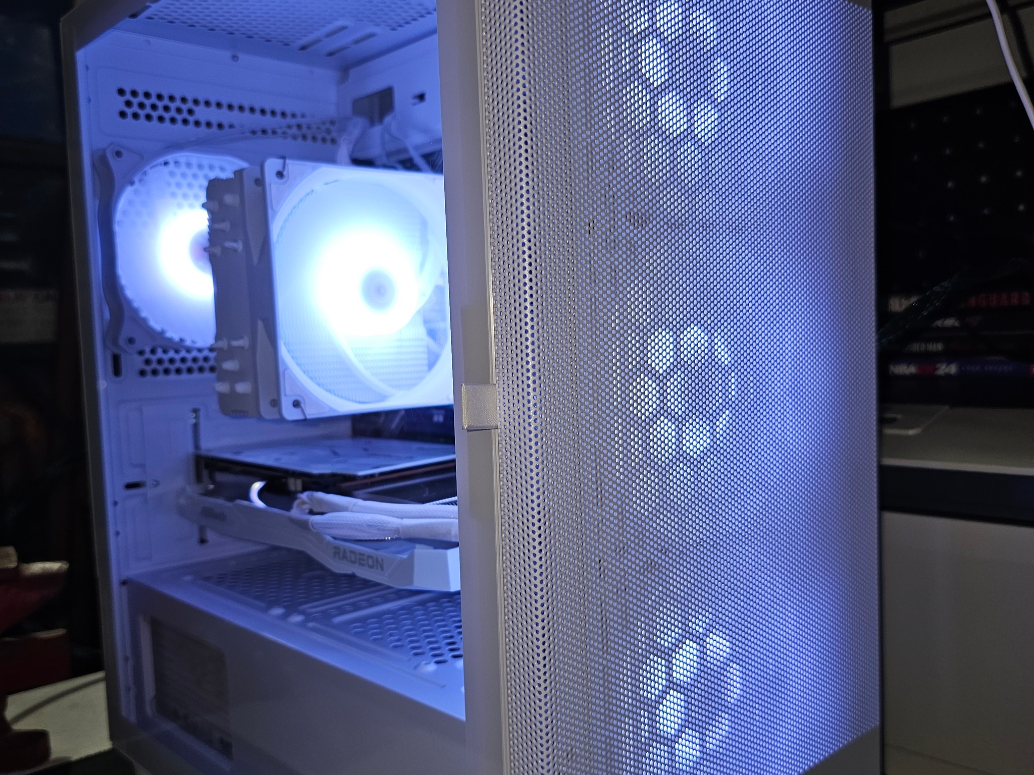 White gaming pc Ryzen 5 5500 rx 6600 8gb