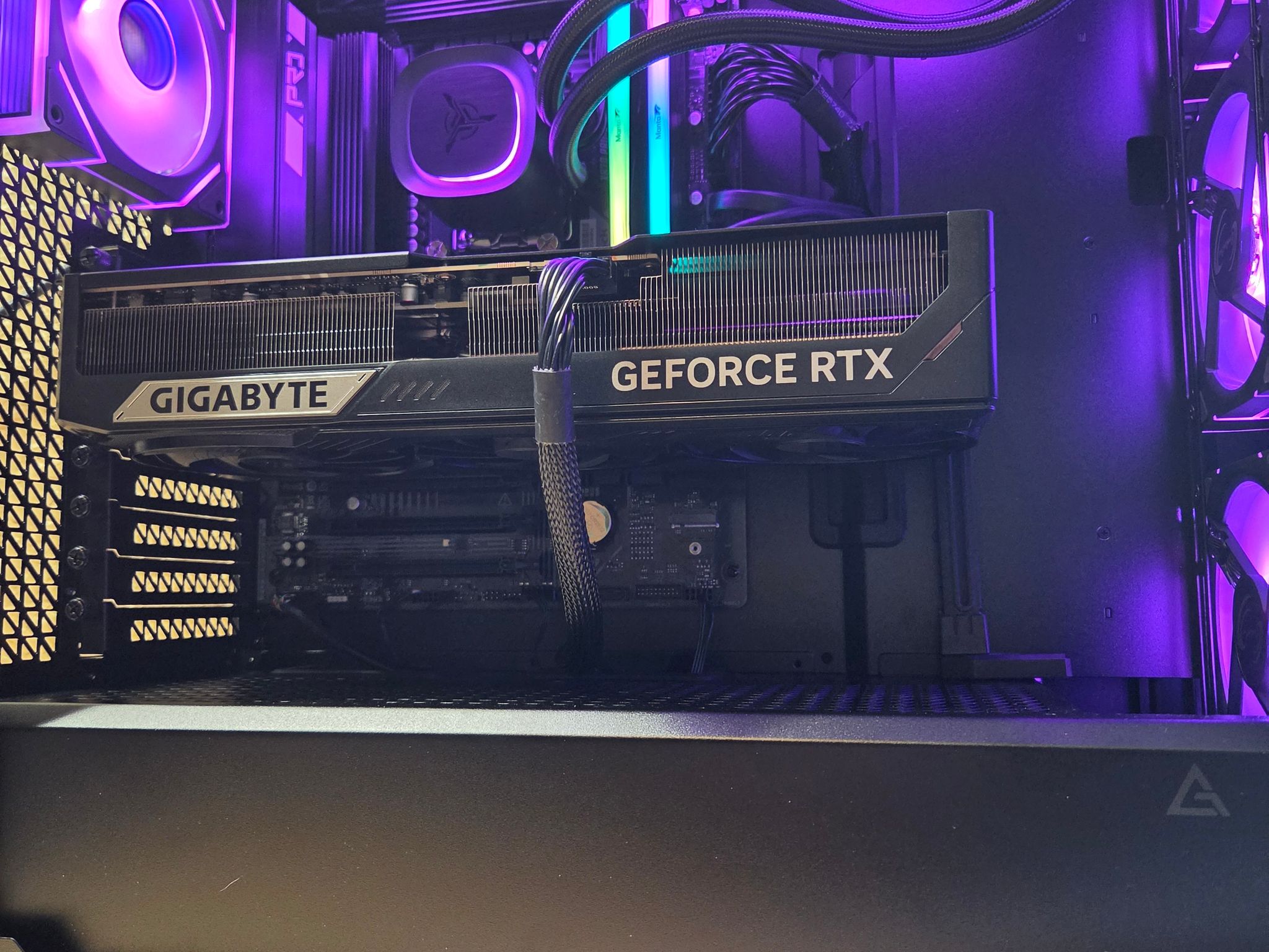 GeForce RTX 5090 Custom Gaming PC - Ryzen 7 9800X3D
