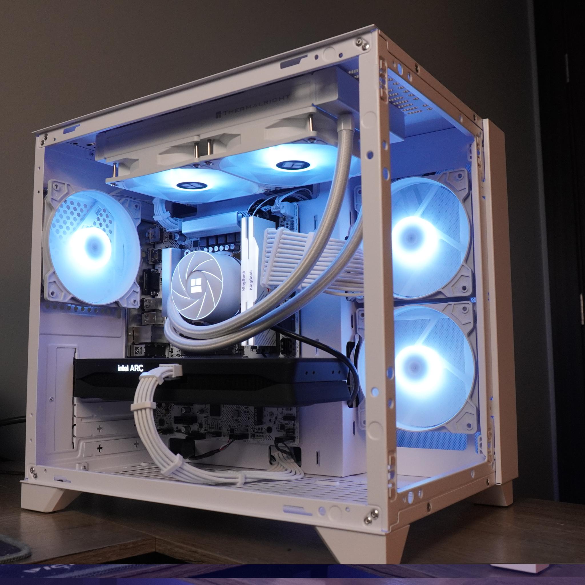 🤍AESTHETIC🤍 1440p/1080p GAMING MACHINE 💙 I5 13600KF 💙 Intel Arc B580 | 32GB | 1TB | WIFI