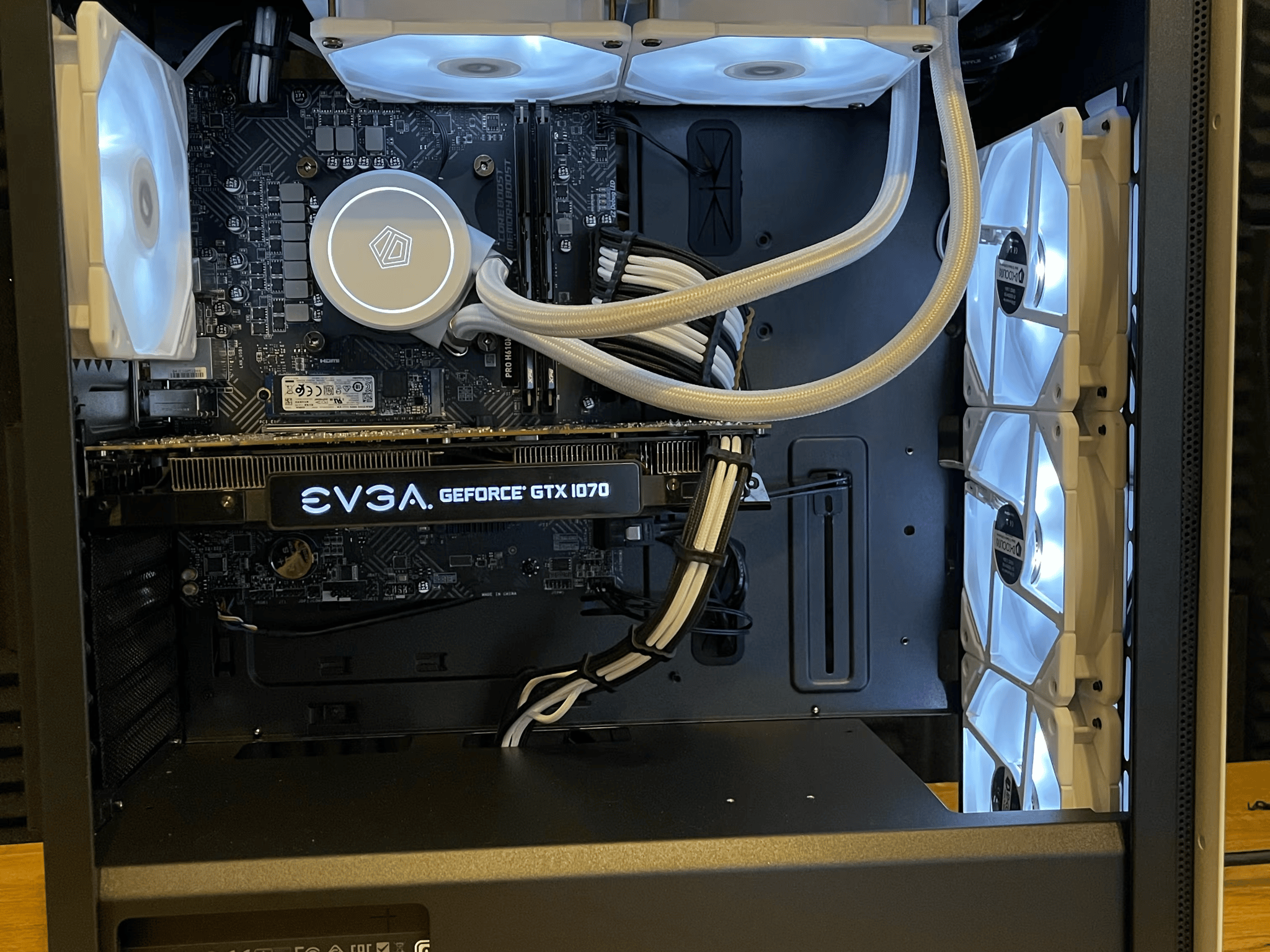 "White/Black" - GTX 1070, 12100F, 16gb RAM
