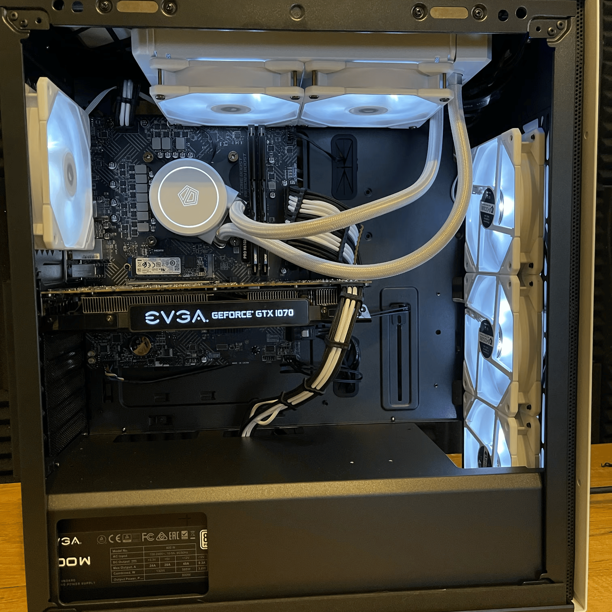 "White/Black" - GTX 1070, 12100F, 16gb RAM