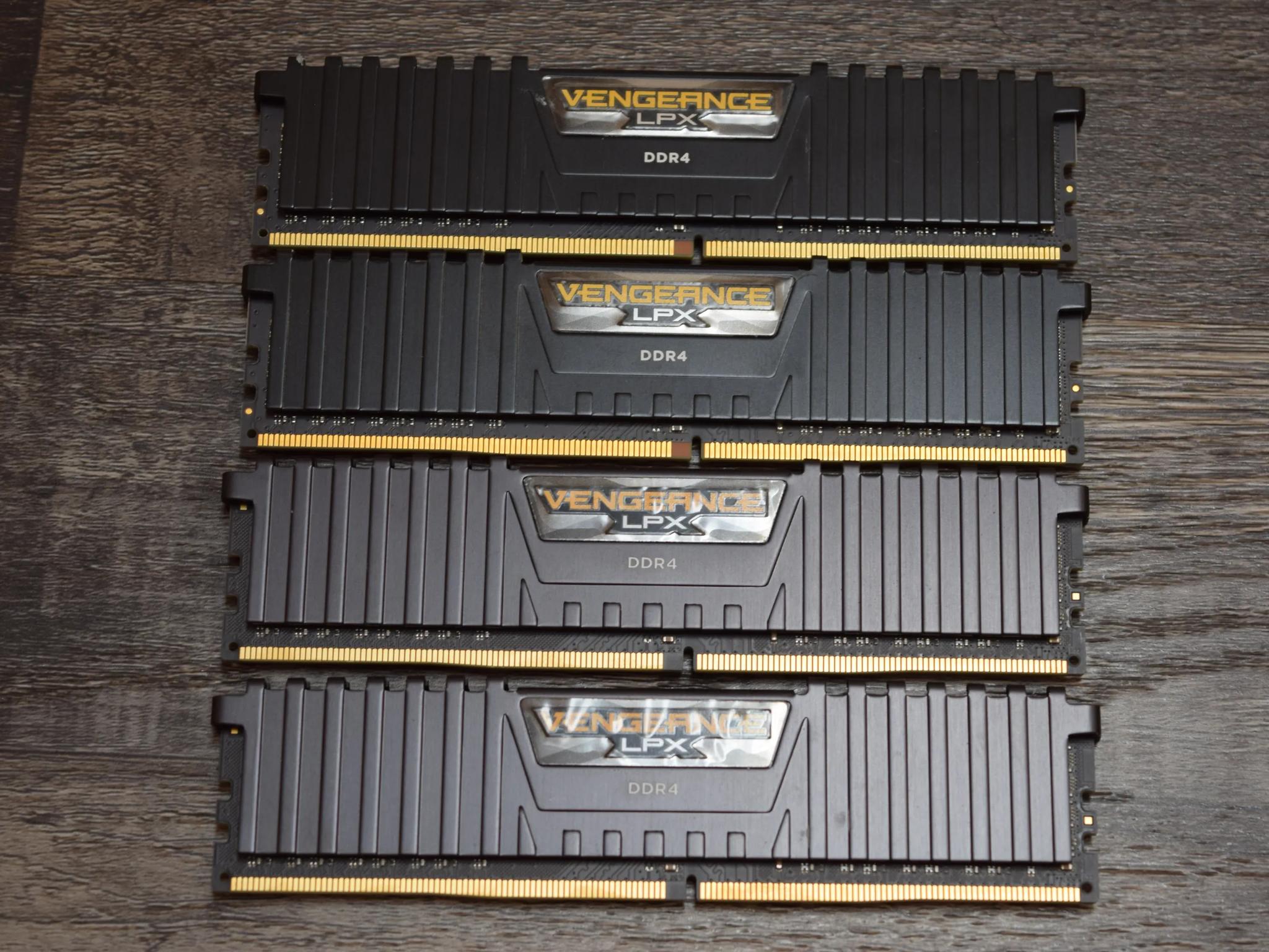 *USED* Corsair VENGEANCE® LPX 32GB (4 x 8GB) DDR4 DRAM 3200MHz CMK16GX4M2B3200C16
