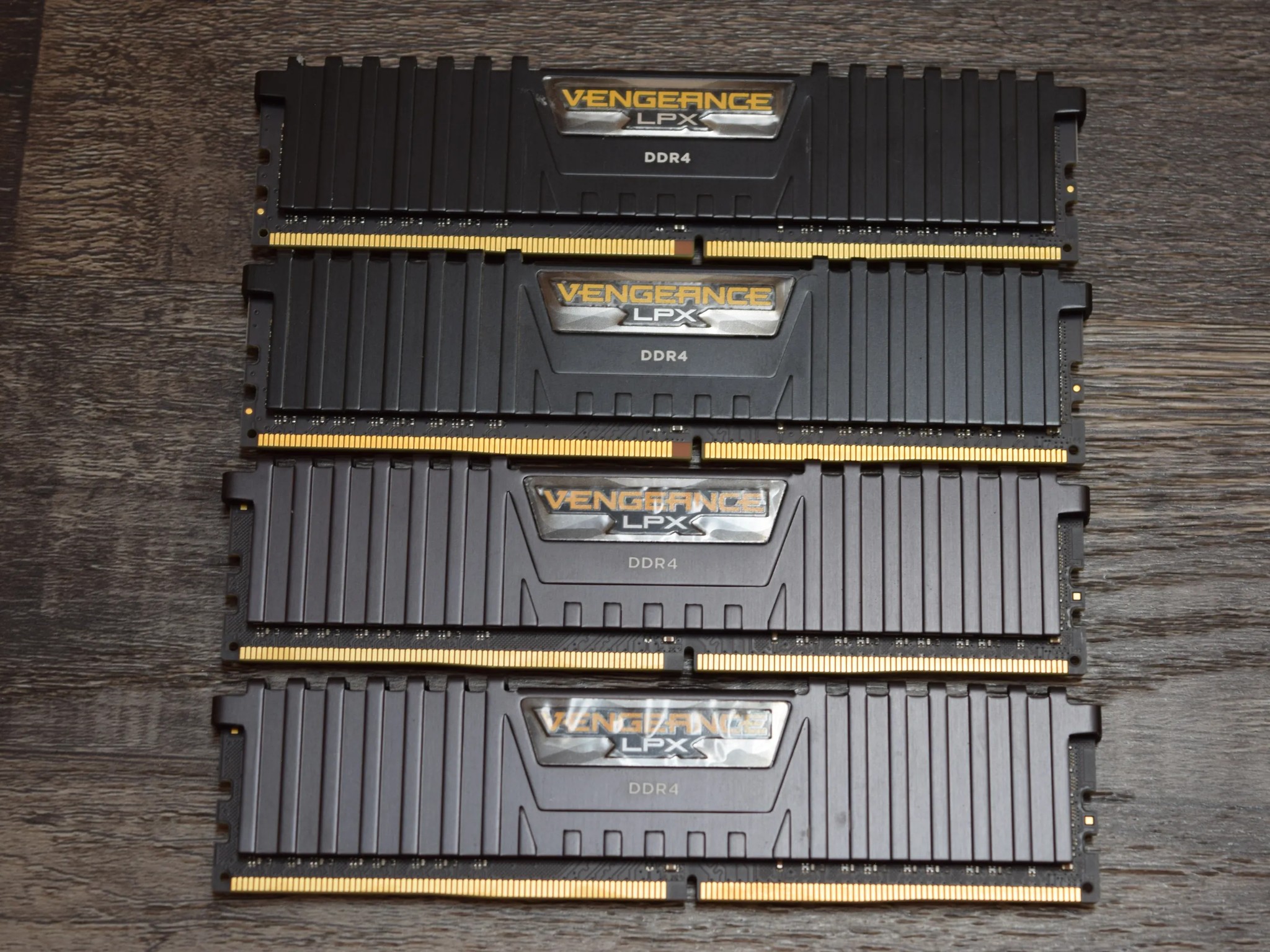 *USED* Corsair VENGEANCE® LPX 32GB (4 x 8GB) DDR4 DRAM 3200MHz CMK16GX4M2B3200C16