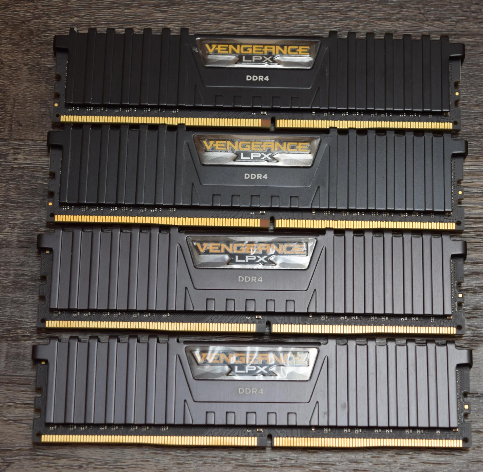 *USED* Corsair VENGEANCE® LPX 32GB (4 x 8GB) DDR4 DRAM 3200MHz CMK16GX4M2B3200C16