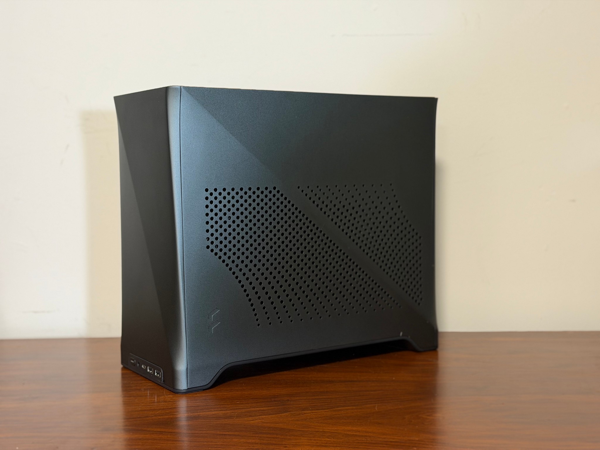 RTX 5070 | Ryzen 5 7600X | 16GB DDR5-6000 | A620I Mini-ITX | 1TB SSD | 700W SFF PSU
