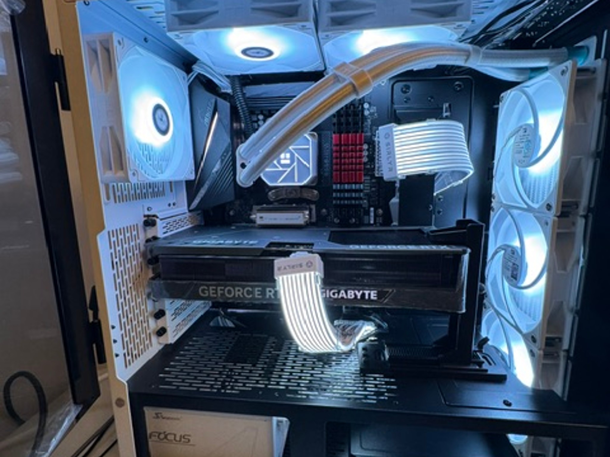 AMD AM4 new build Whiteout RTX 4070 Ti Gaming PC Build (12-Core Ryzen) + 2K and 1080p Monitors