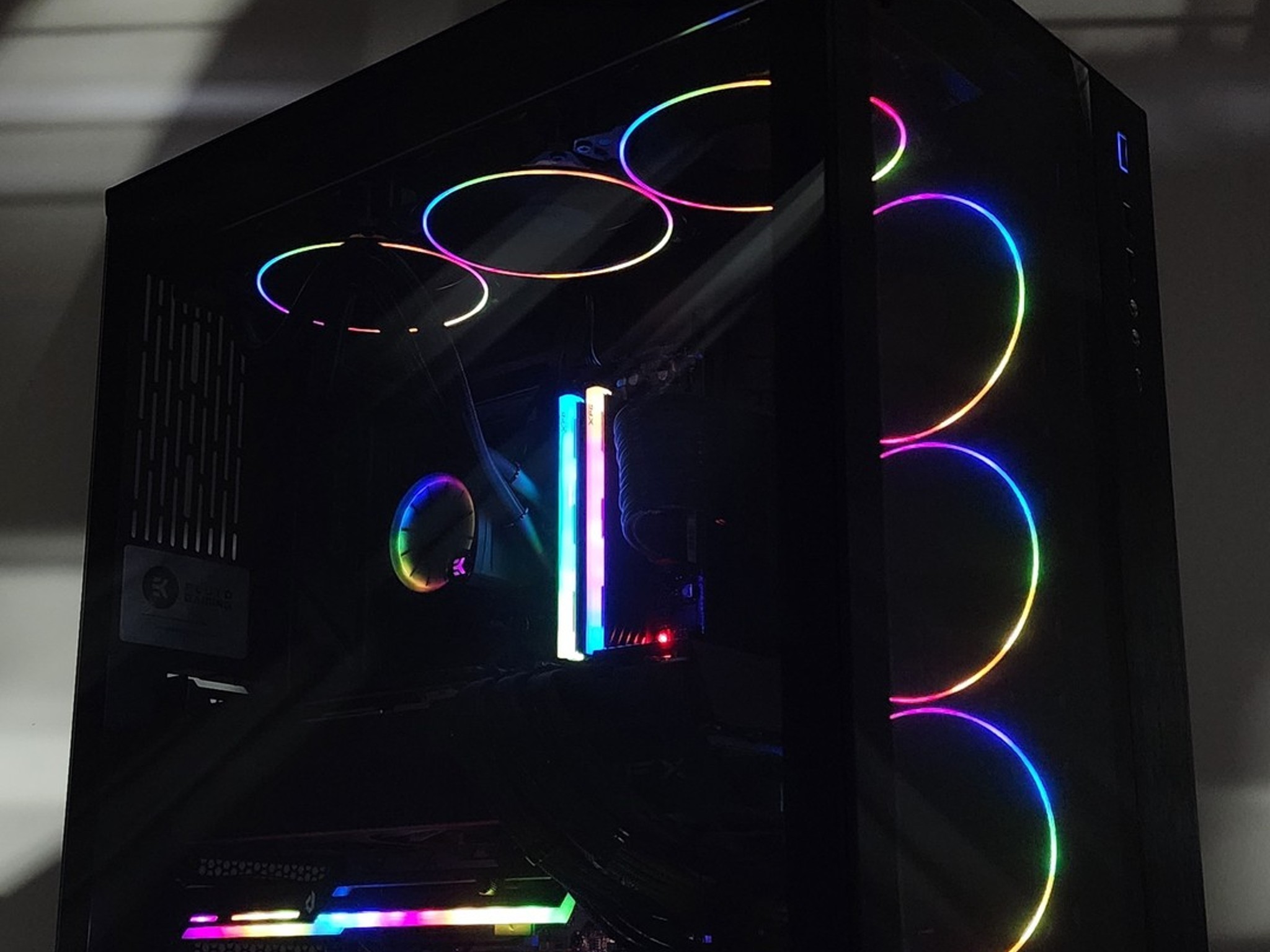 Gaming PC Ryzen 7 9800X3D 32GB RAM 2TB SSD RX 7900 XTX 24GB Win 11 Computer