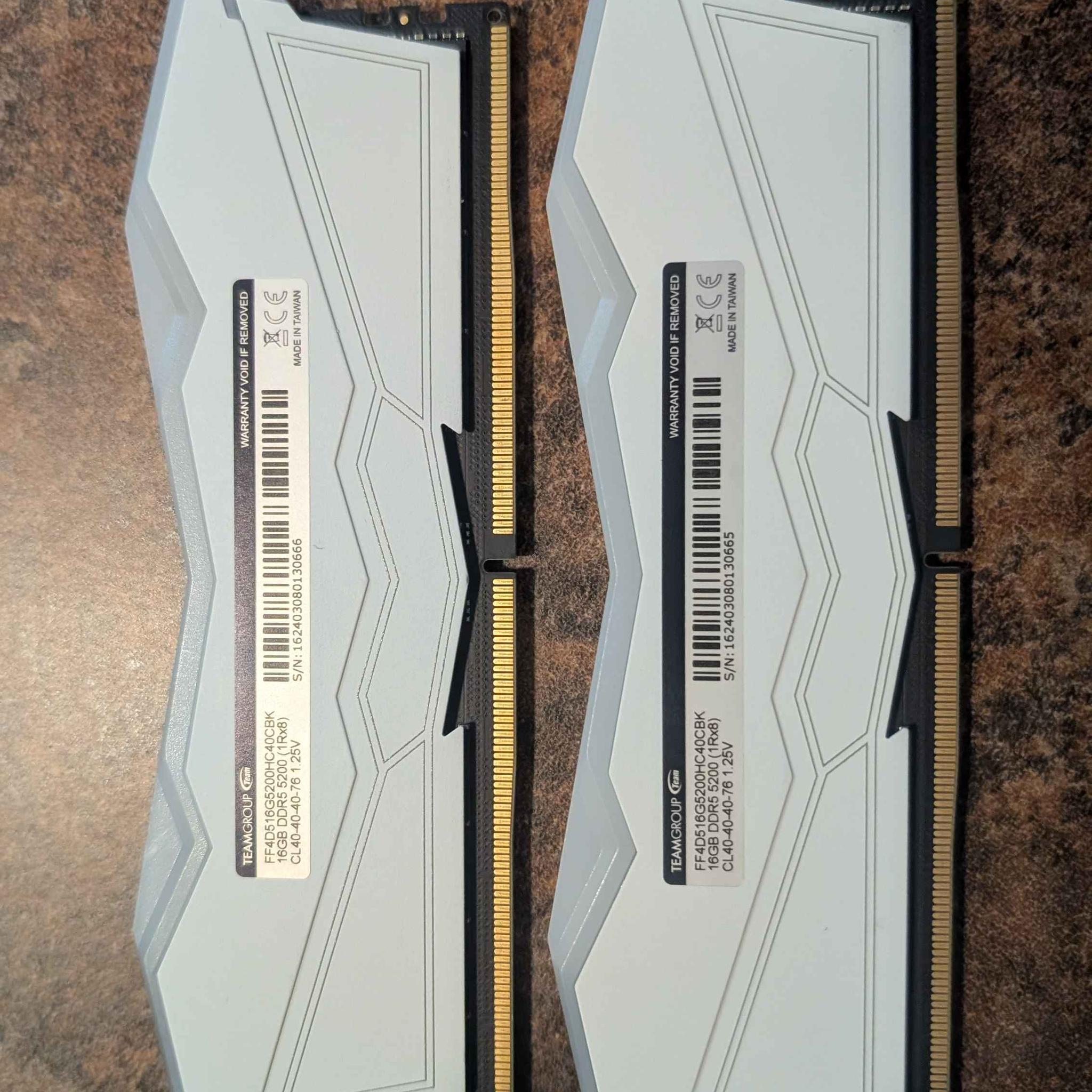 T-Force Delta RGB 32GB (2 x 16GB) DDR5 5200