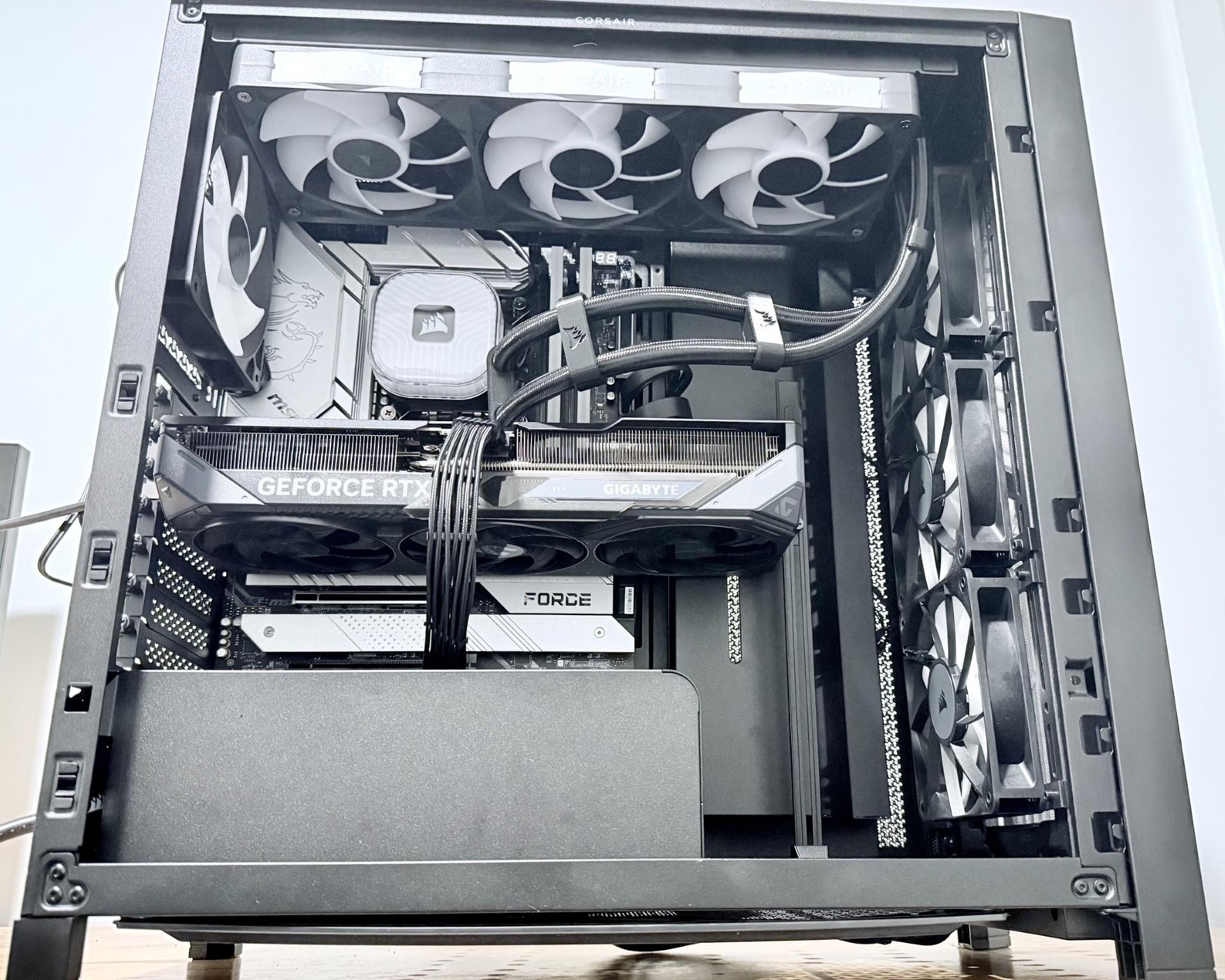 Corsair 4000D RTX 5070 OC 12GB
