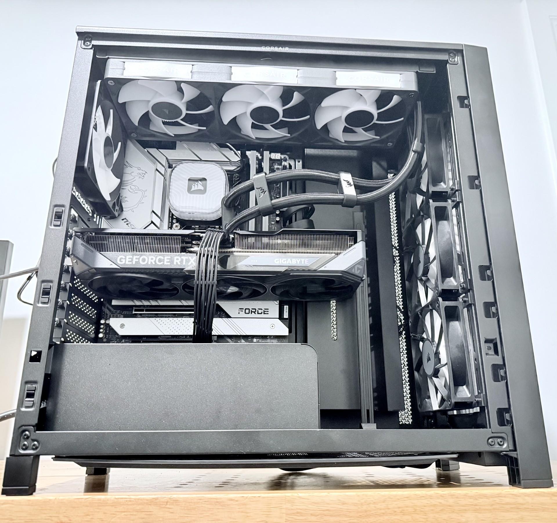 Corsair 4000D RTX 5070 OC 12GB