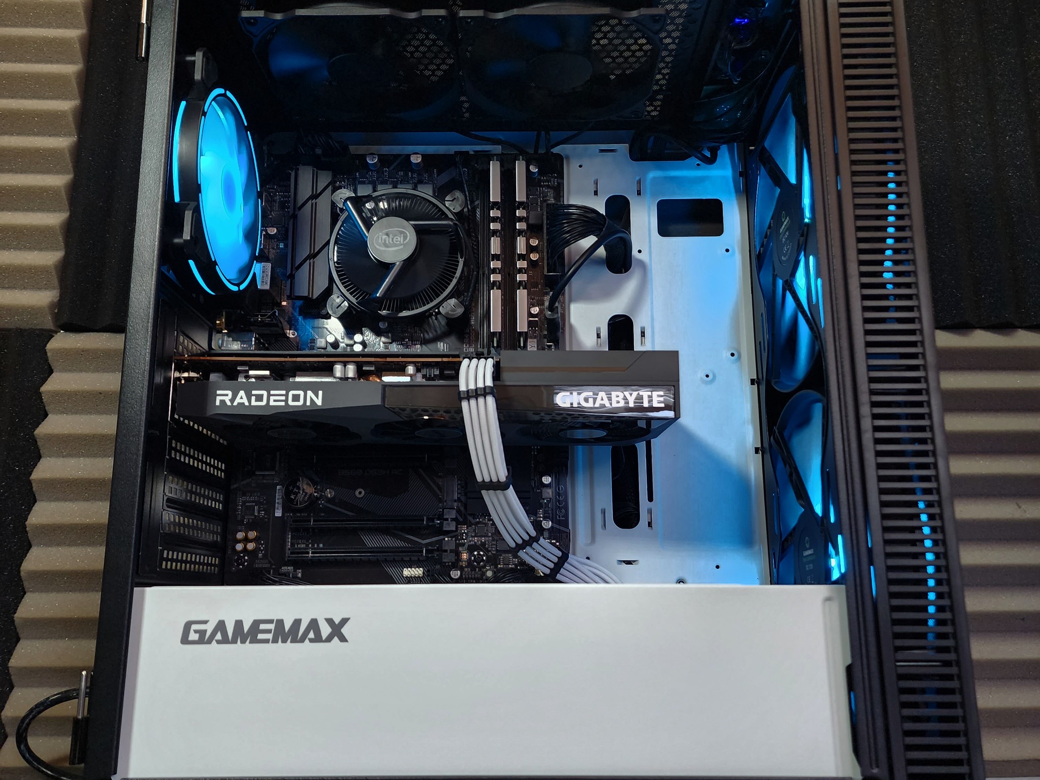 🖤🤍💙 Gigabyte Eagle Radeon RX 6600 8GB // Intel Core i5 11400 // OLOy 16GB 3200MHz