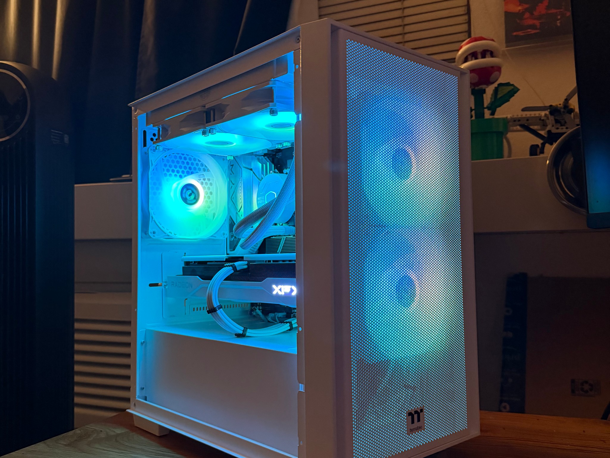 ❄️🧊 White Out 🧊❄️ Intel Gaming PC! i5-13600K | 9060XT 16GB | 1TB SSD | 16GB DDR4 | Free Shipping!