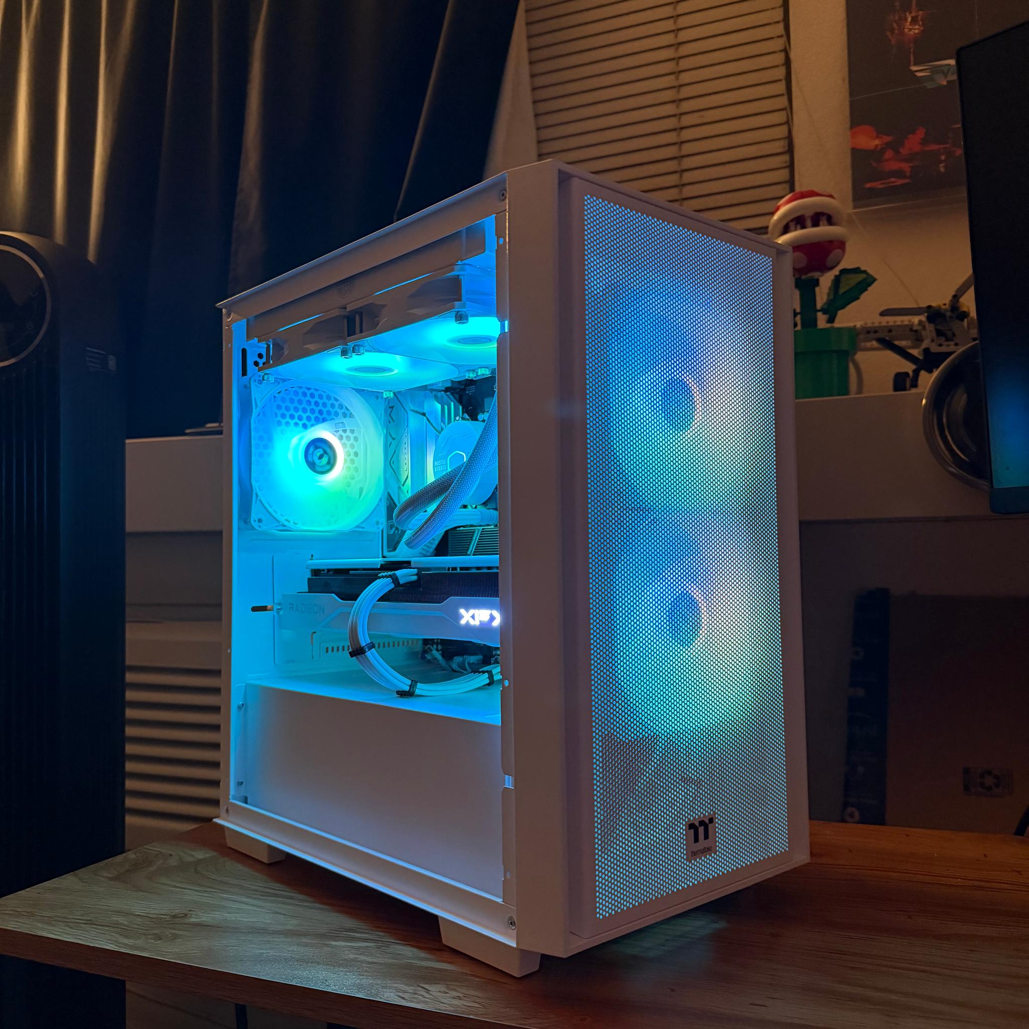 ❄️🧊 White Out 🧊❄️ Intel Gaming PC! i5-13600K | 9060XT 16GB | 1TB SSD | 16GB DDR4 | Free Shipping!
