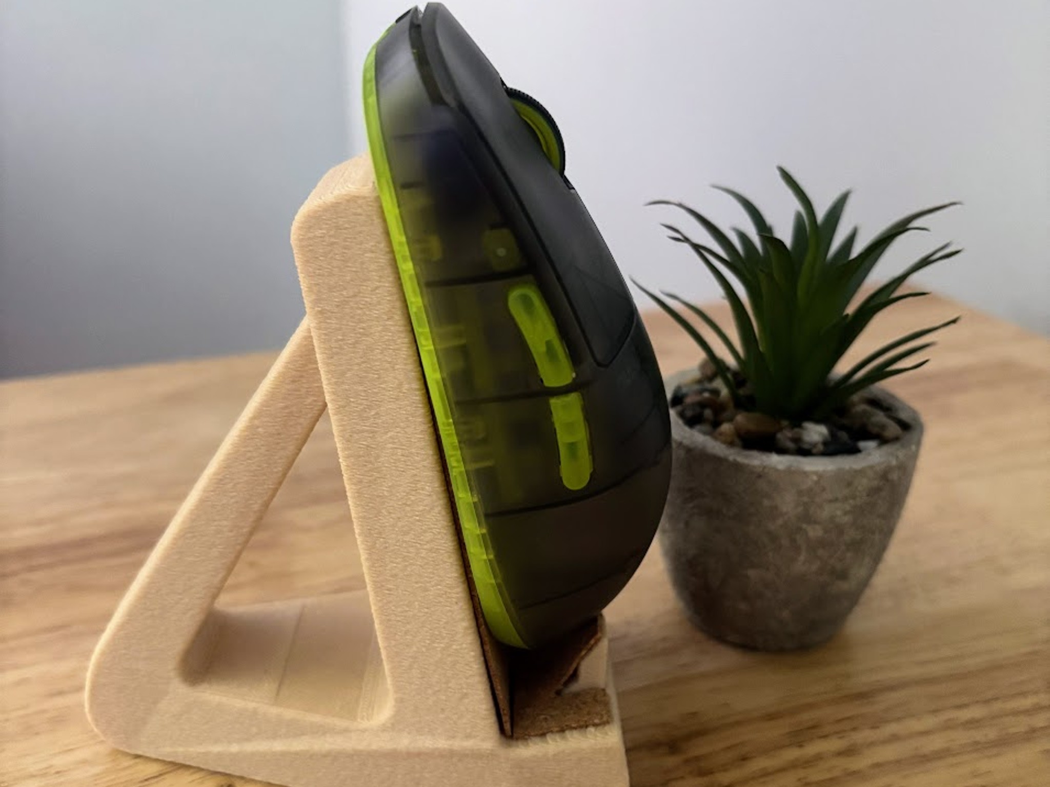 Minimalist Wood PLA Mouse Stand, Cork Lined, Gaming Desk Accessory (3D Printed)