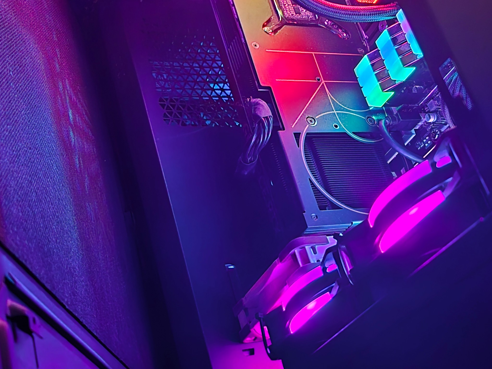 $900 Dollar Gaming PC - My boyfriends build - Works great, we just upgraded