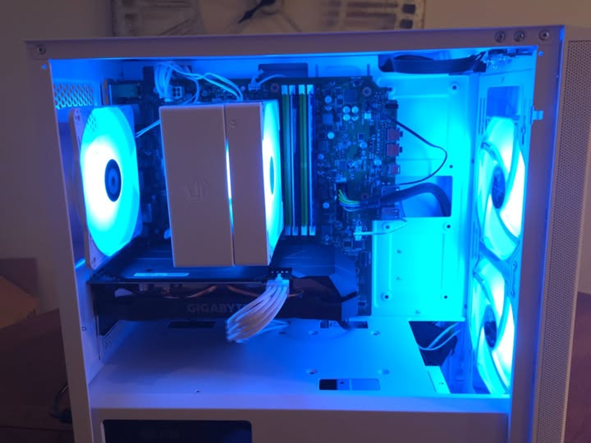 Custom White Gaming PC – i7-10700 / RTX 2060 – Fully Tested