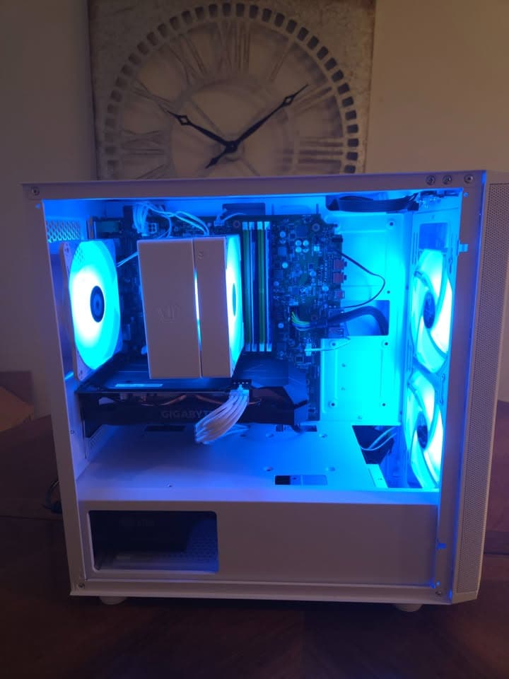 Custom White Gaming PC – i7-10700 / RTX 2060 – Fully Tested