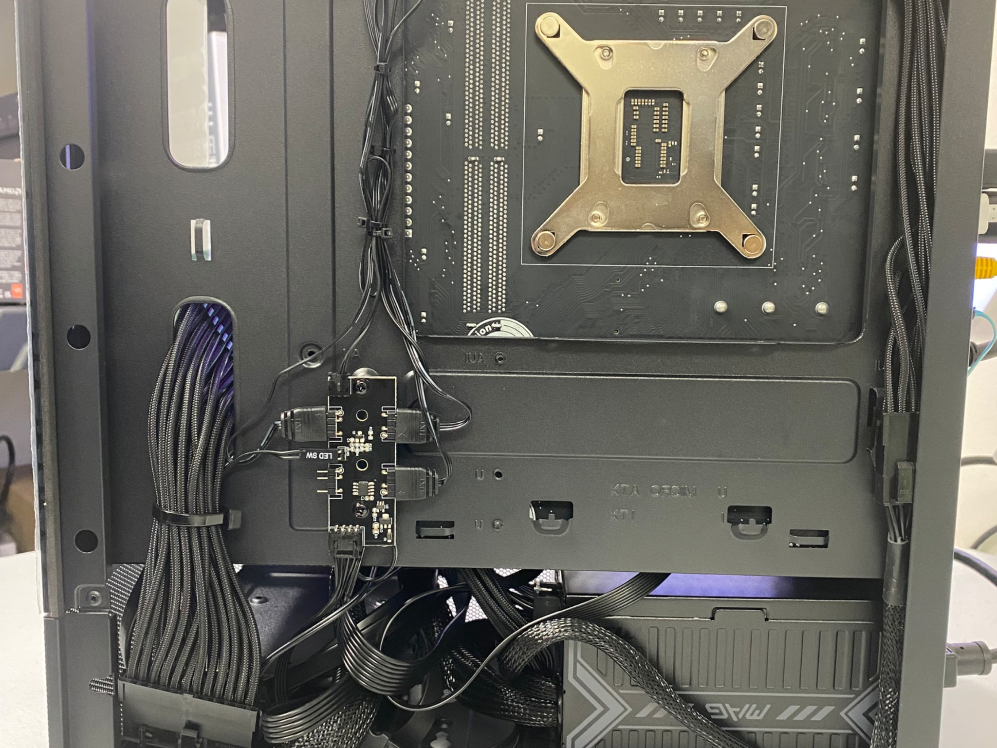 Shadow Storm!! i5-12400F / 16 GB / 1TB / RTX 4060 - Win 11 Pro.