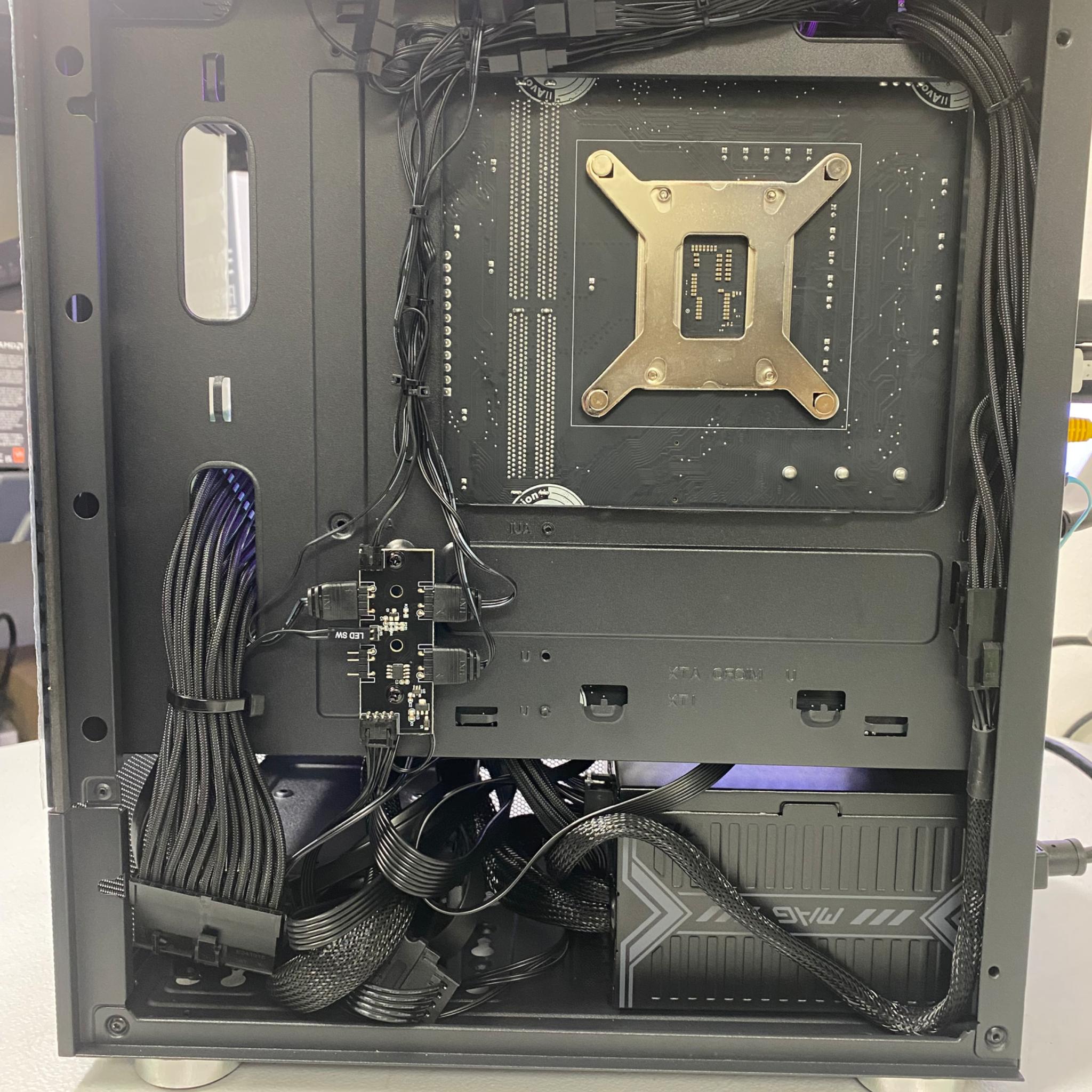 Shadow Storm!! i5-12400F / 16 GB / 1TB / RTX 4060 - Win 11 Pro.