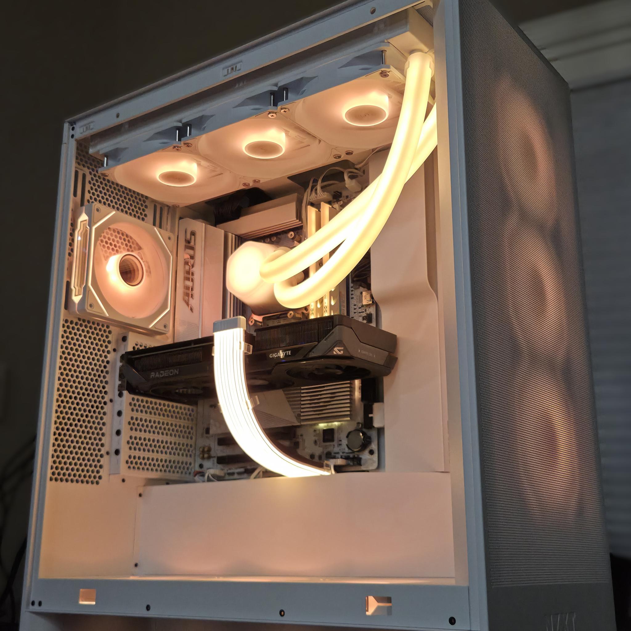 Cookies N’ Cream!🥛 7600X | 9060XT 16GB | 32GB DDR5 | 1TB Gen4 NVMe