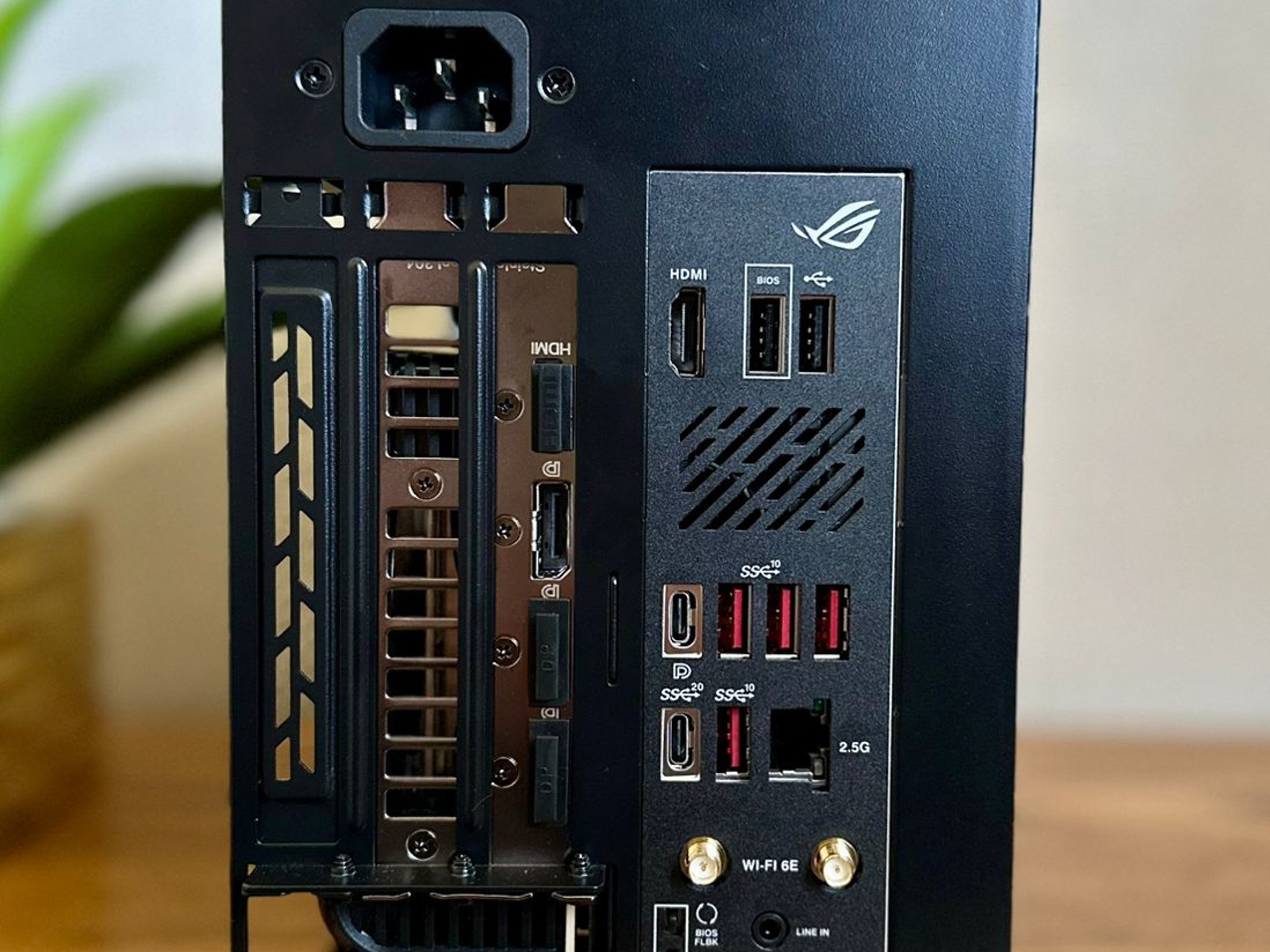 SFF PC RTX 5070 TI + R7X3D