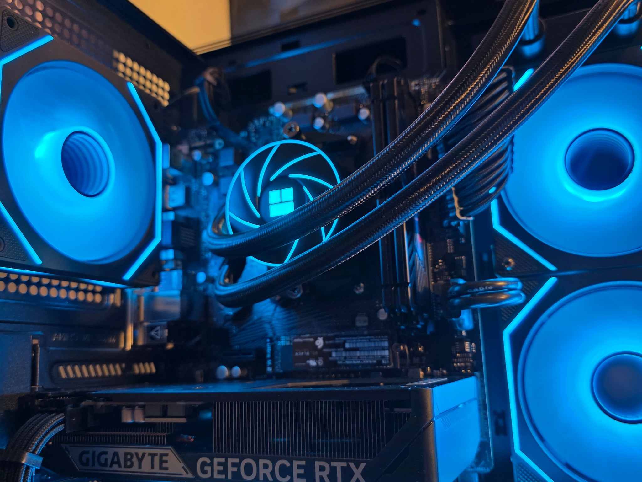 RTX 5060 + RYZEN 5 5600X PC
