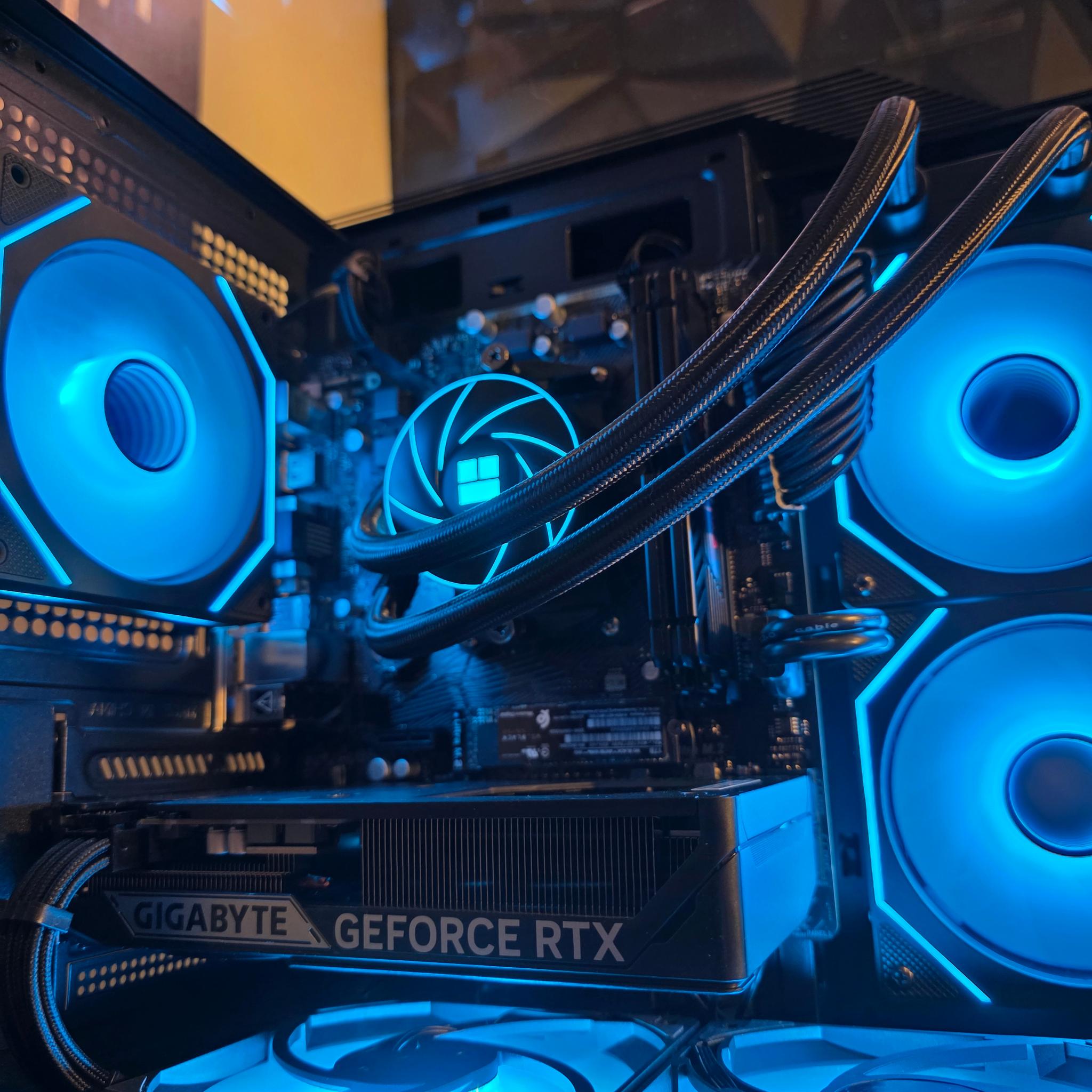 RTX 5060 + RYZEN 5 5600X PC