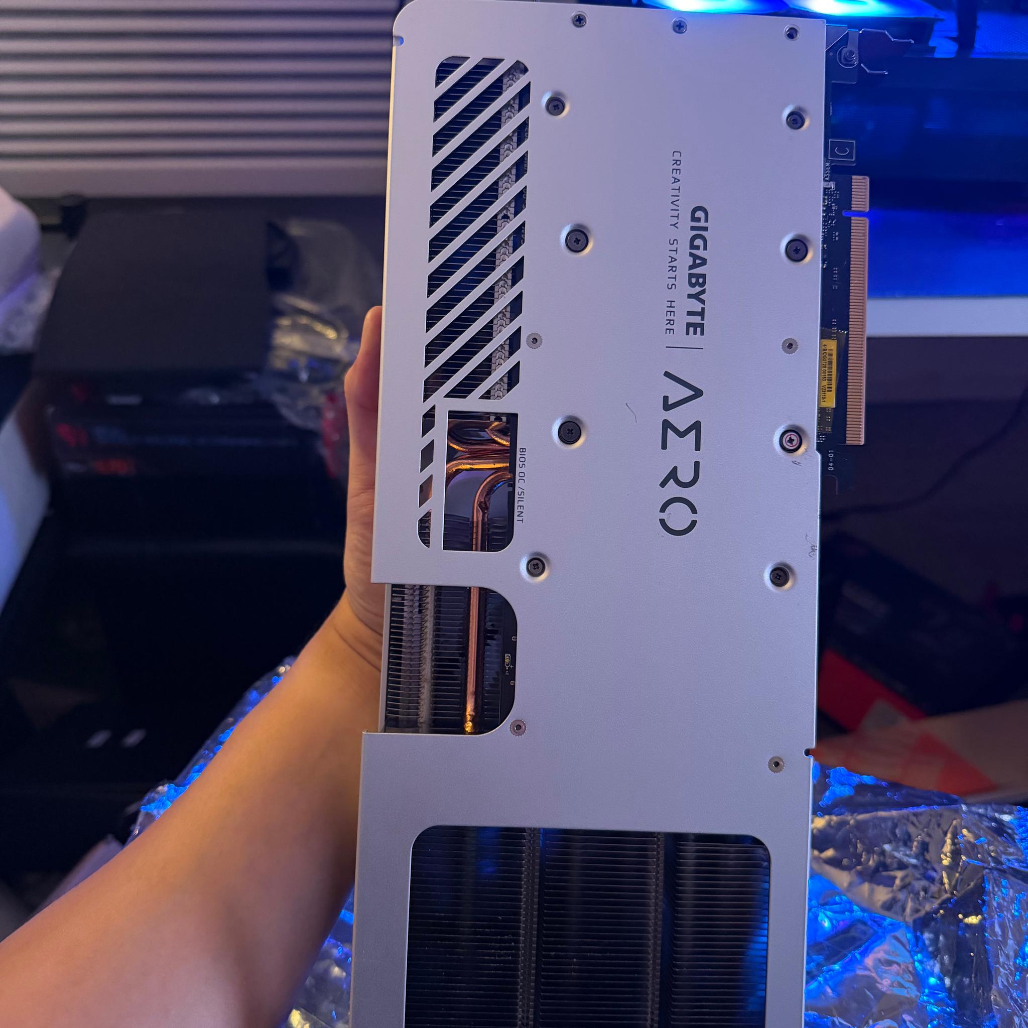 **NOT WORKING** GIGABYTE AERO OC GeForce RTX 4080 SUPER