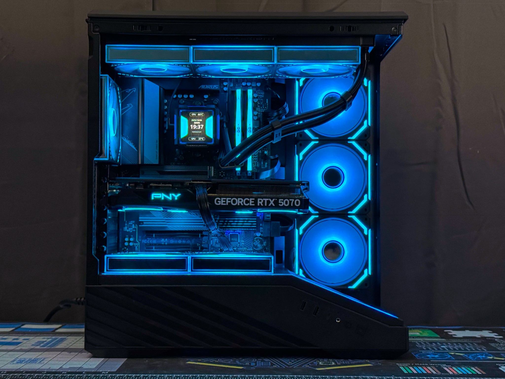 💙 Blue Beetle v2🪲 | RTX 5070, Ryzen 5 9600X, 32GB DDR5, 2TB SSD, Wifi