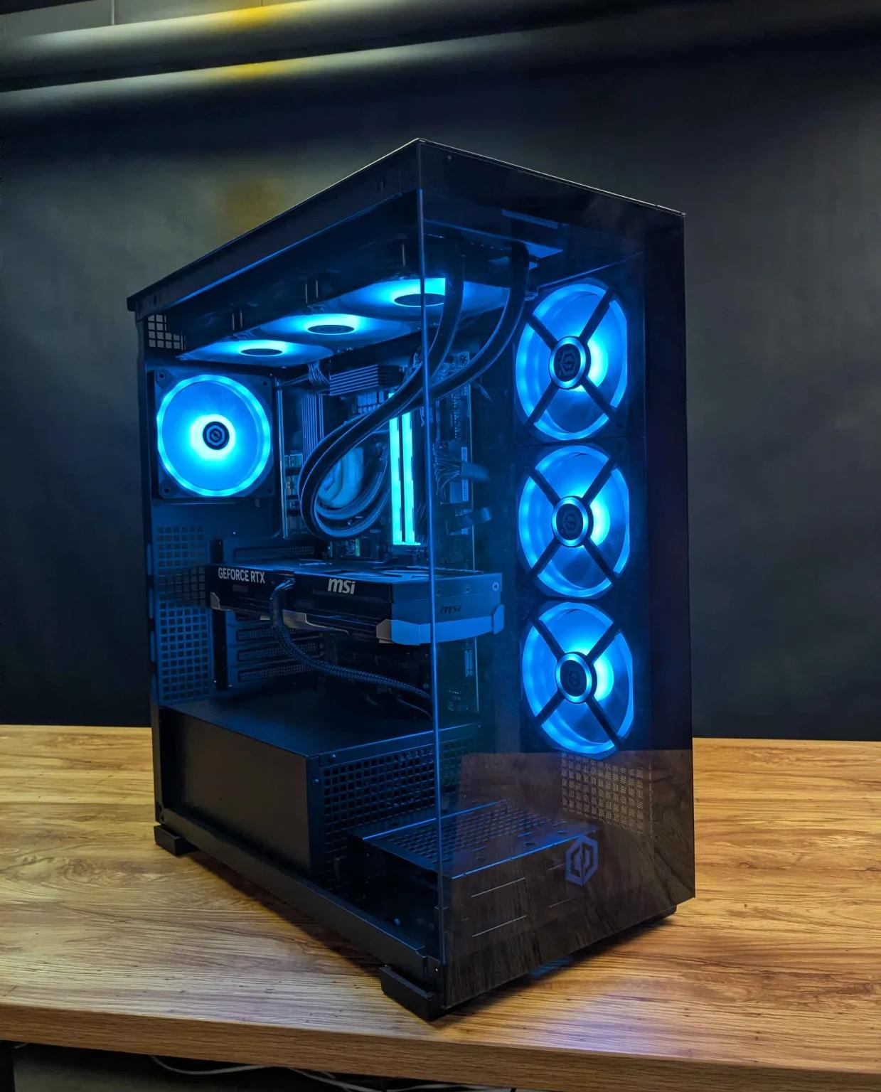 High End CyberPower Gaming PC - Ryzen 7 9800X3D - RTX 5070 Ti