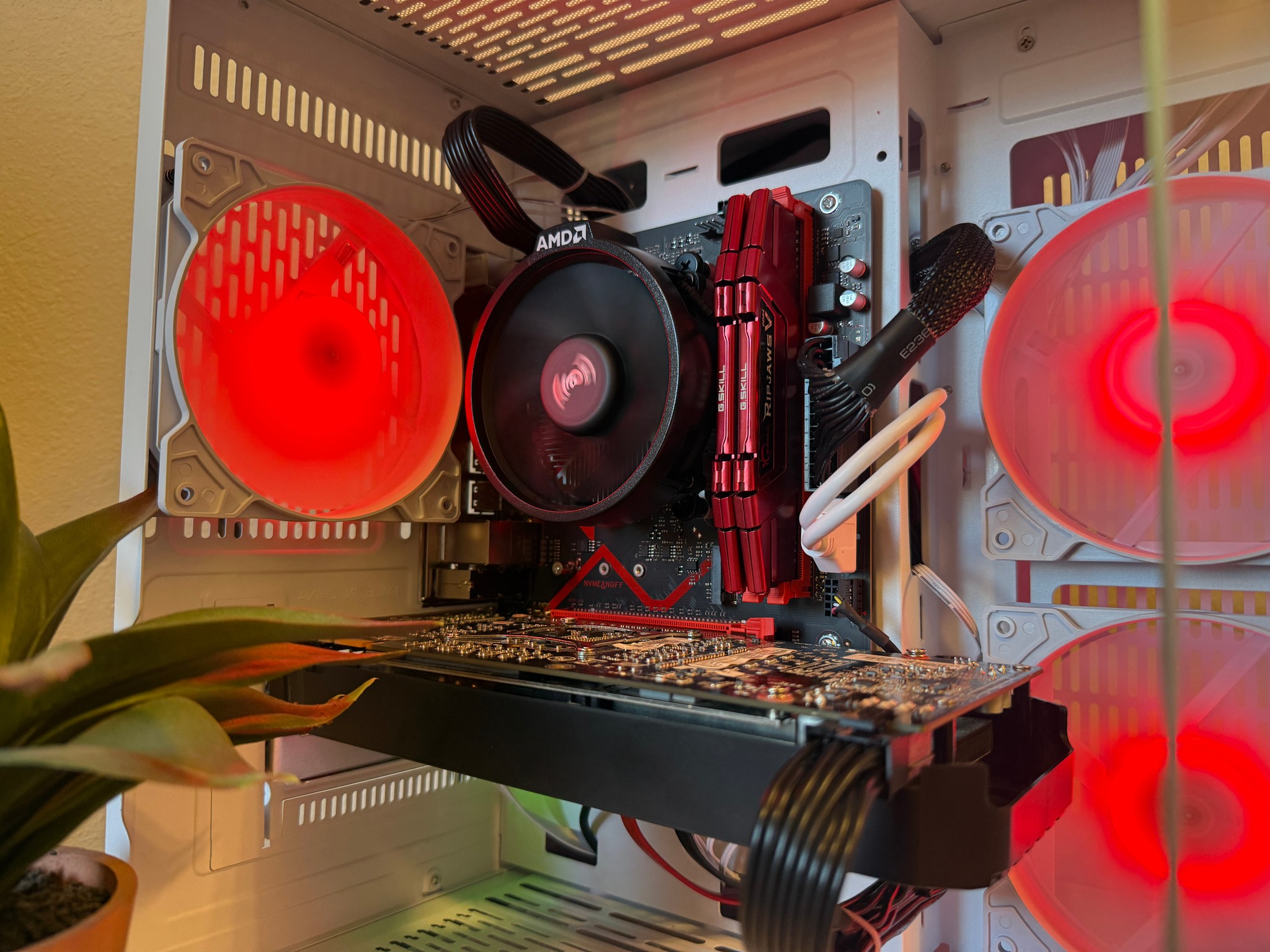 💈Custom White/Red RGB Gaming PC💈| Ryzen 3, GTX 1070, 16gb RAM | Fortnite, CoD, Arc Raiders, More!