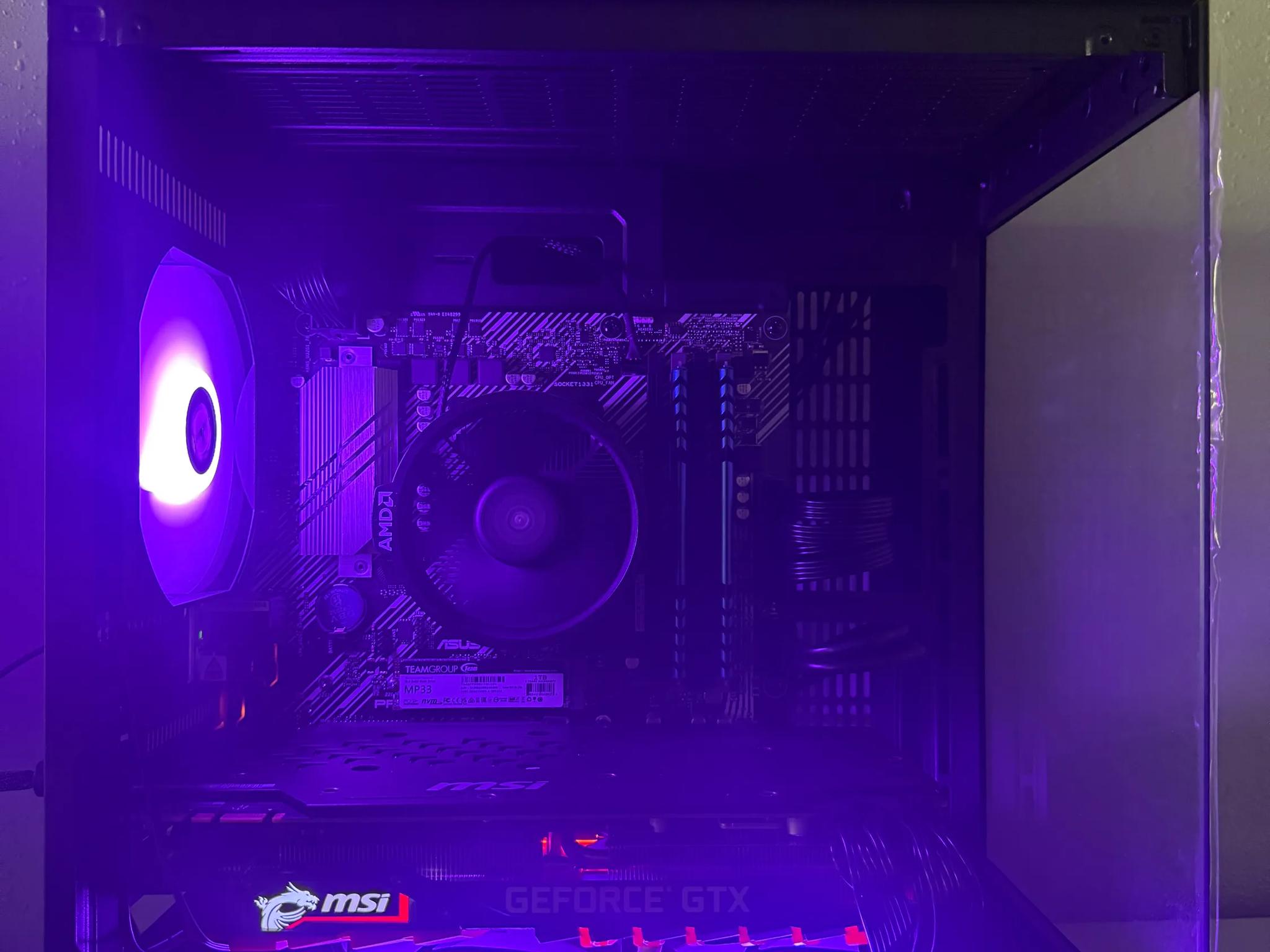 GTX 1080 Ti + Ryzen 5 5500 - 32GB RAM - 1TB NVMe - Windows 11 Pro