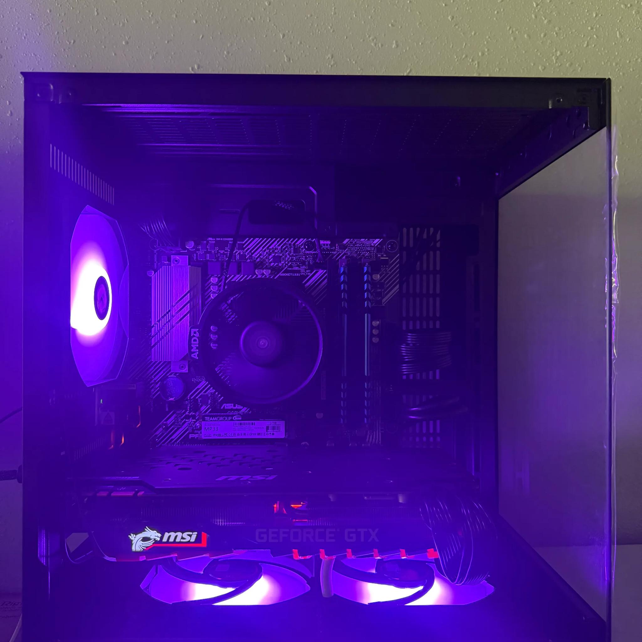 GTX 1080 Ti + Ryzen 5 5500 - 32GB RAM - 1TB NVMe - Windows 11 Pro