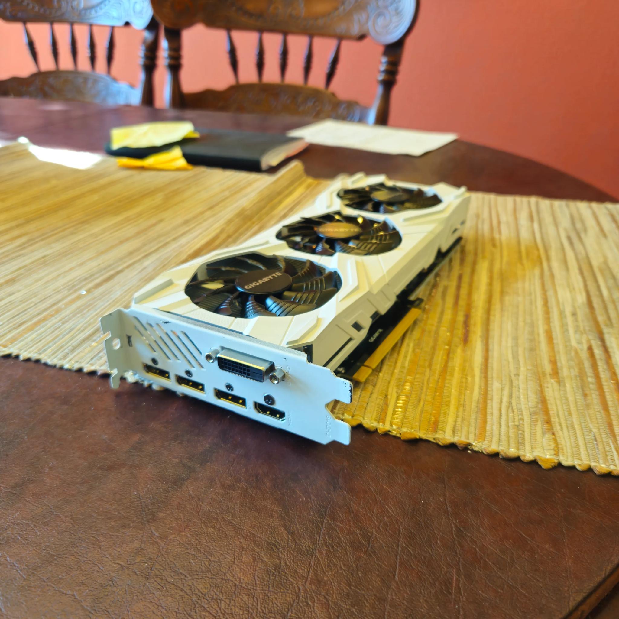 White GTX 1080