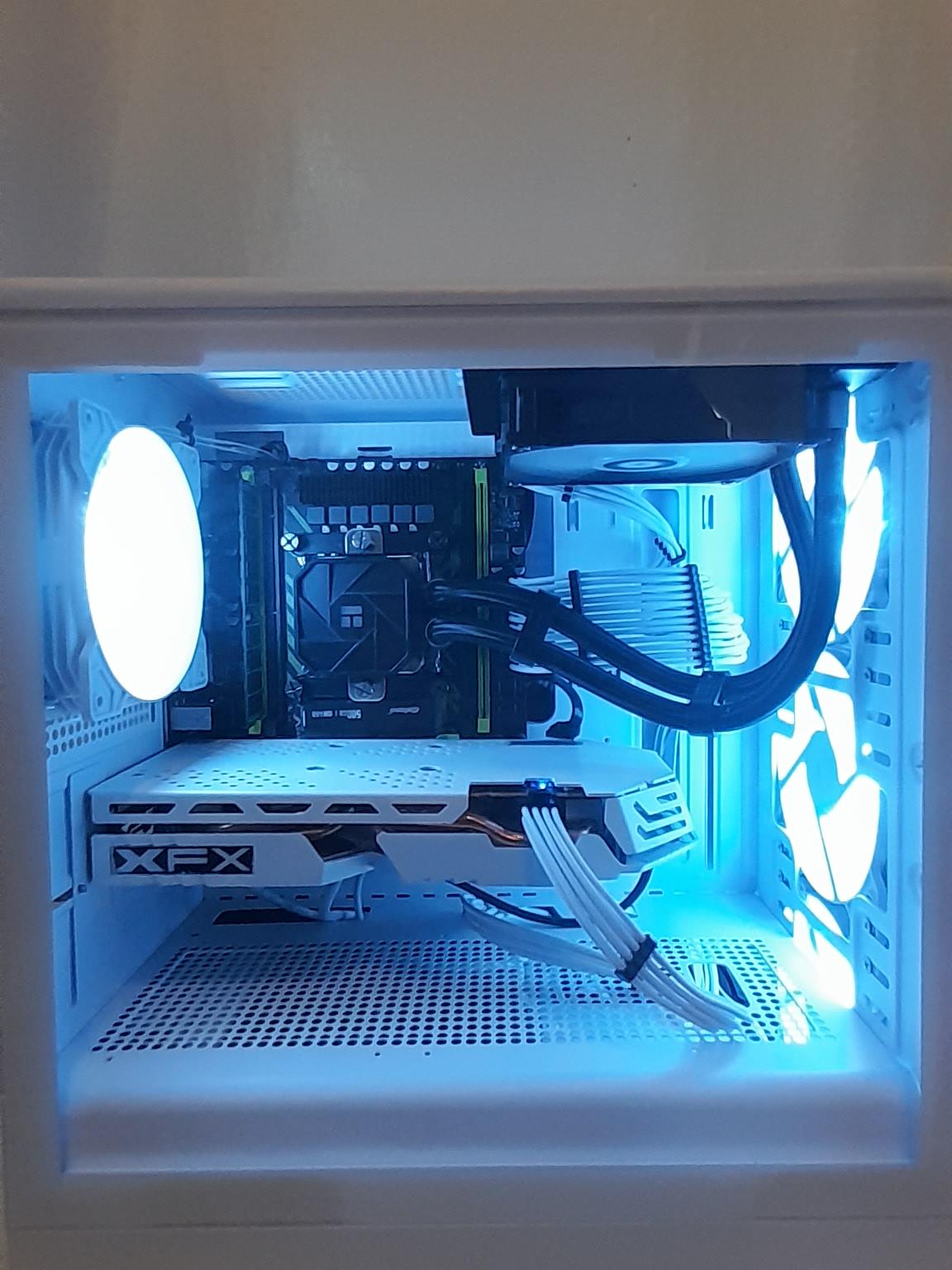 GLACIER PHANTOM WHITE GAMING PC 1080P HIGH SETTINGS