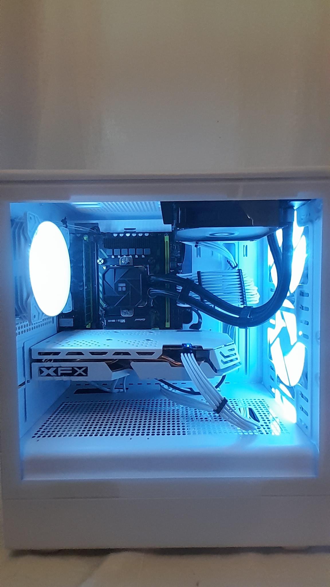 GLACIER PHANTOM WHITE GAMING PC 1080P HIGH SETTINGS
