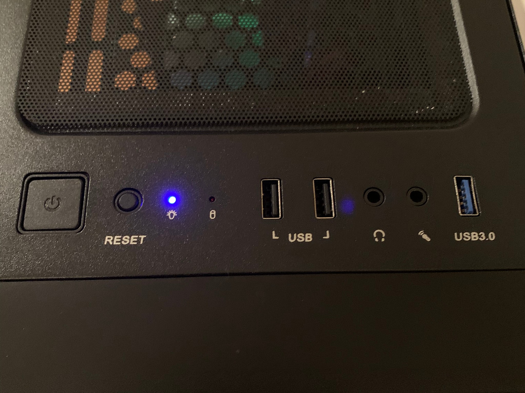 i5 7500 RX 480 8GB BUDGET 1080p GAMING PC 16GB RAM 500GB SSD RGB WINDOWS 10