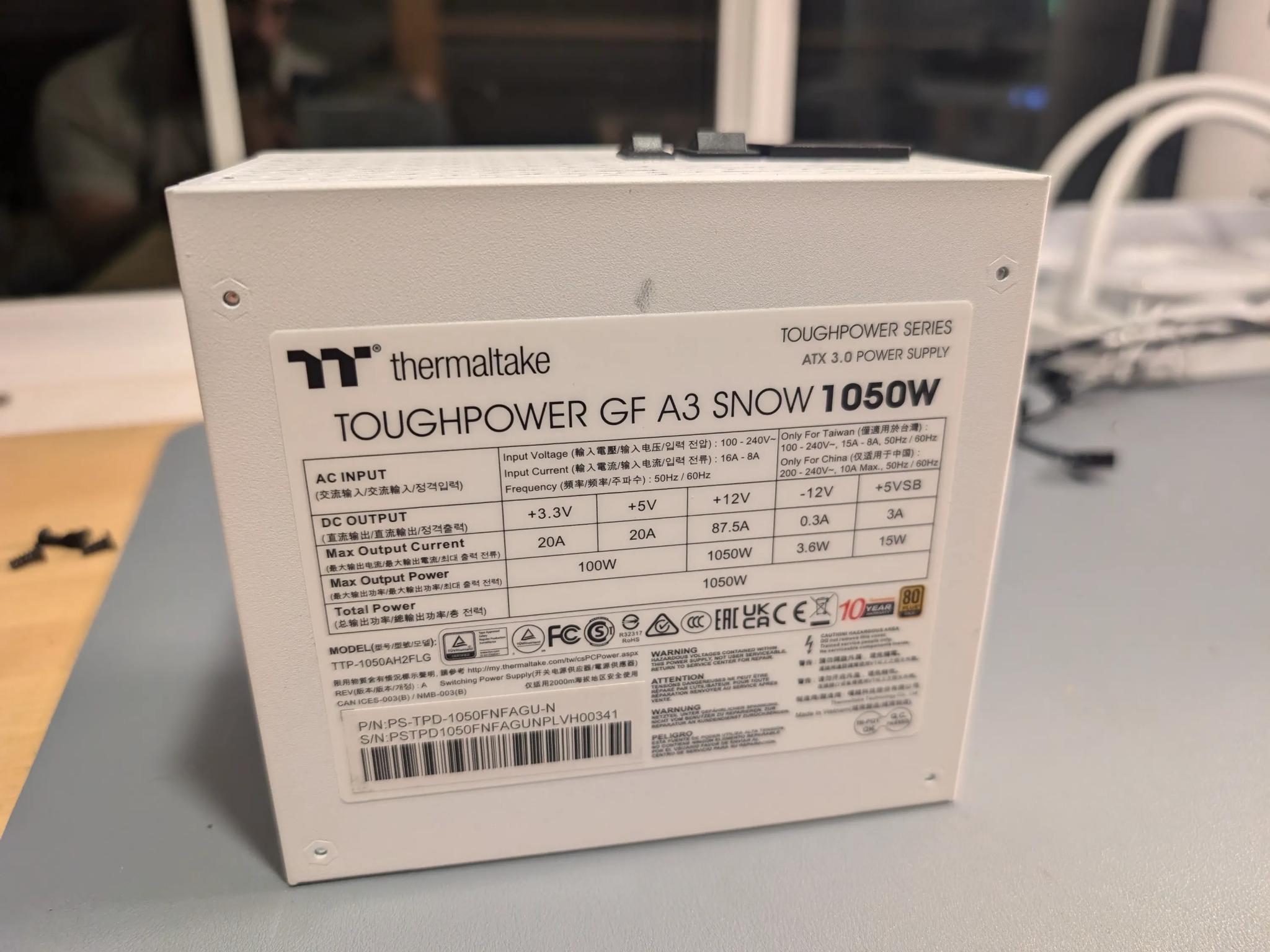 Thermaltake Toughpower 1050w Snow ATX
