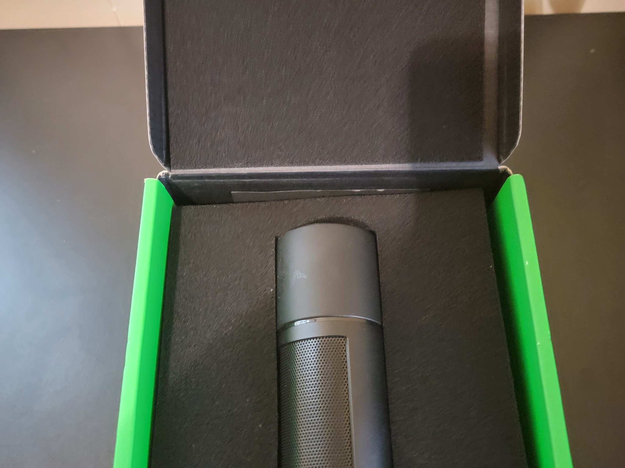 Razer Seiren X USB Streaming Microphone - Black