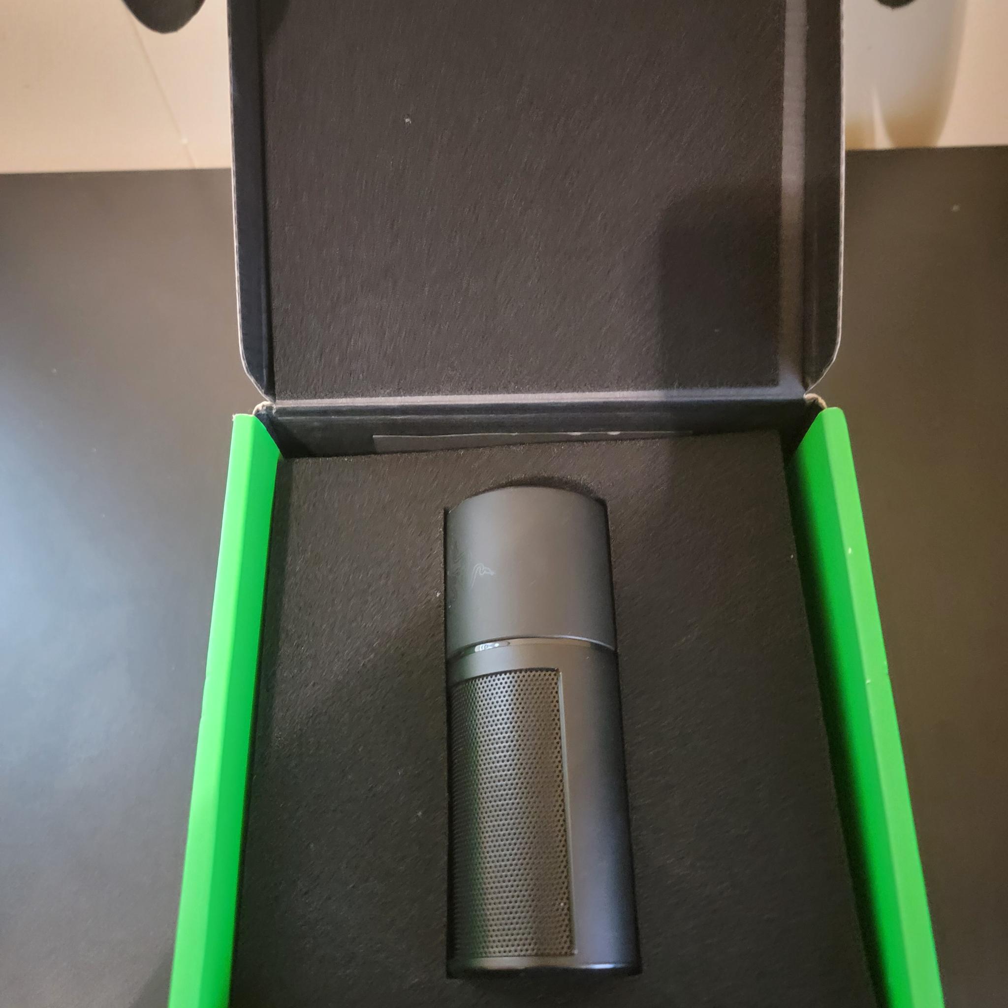 Razer Seiren X USB Streaming Microphone - Black