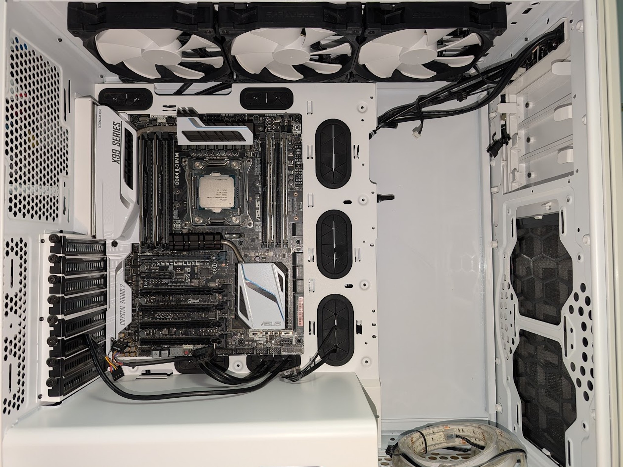 Phanteks Enthoo Luxe with X99 Mobo, 5820k, 16GB DDR4